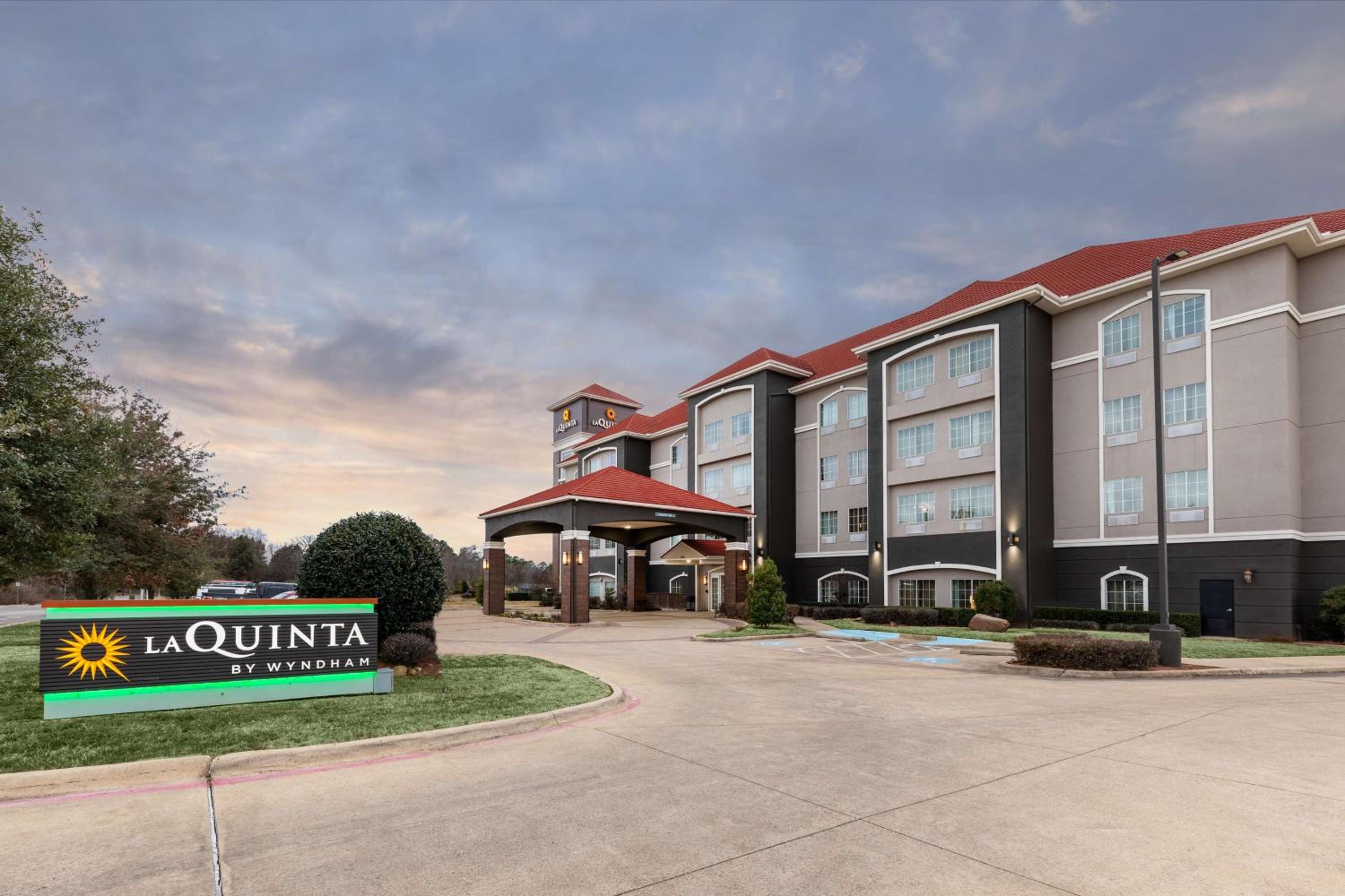 La Quinta by Wyndham Mt. Pleasant - Image 3