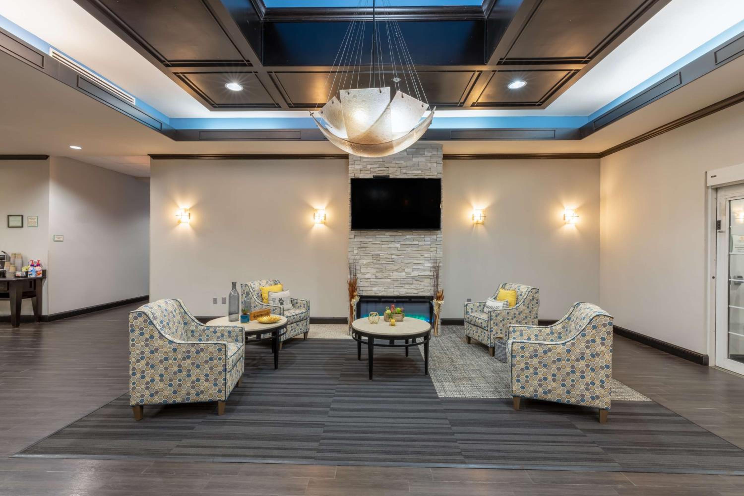 La Quinta by Wyndham Mt. Pleasant - Image 5