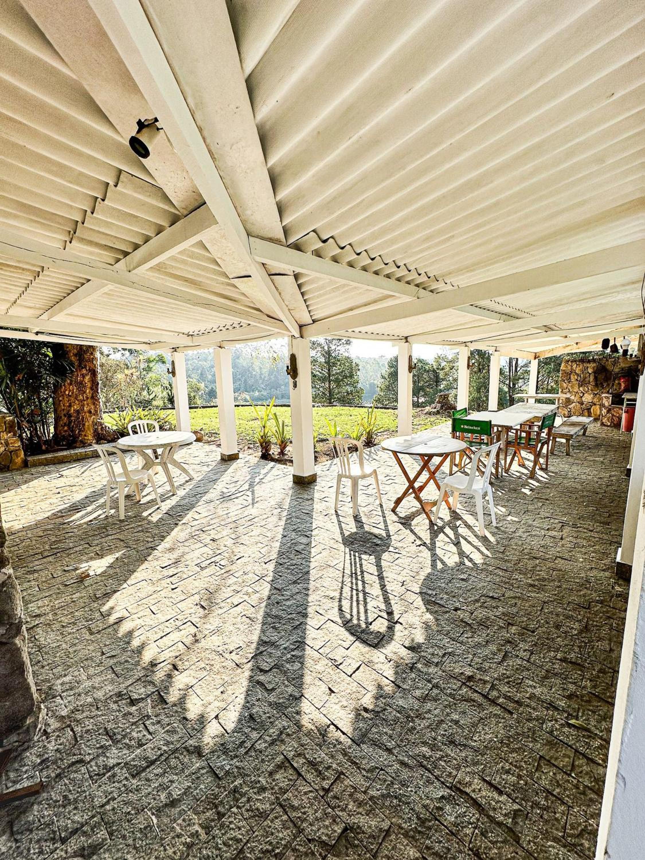 Fazenda com fácil acesso - Piscina e churrasqueira