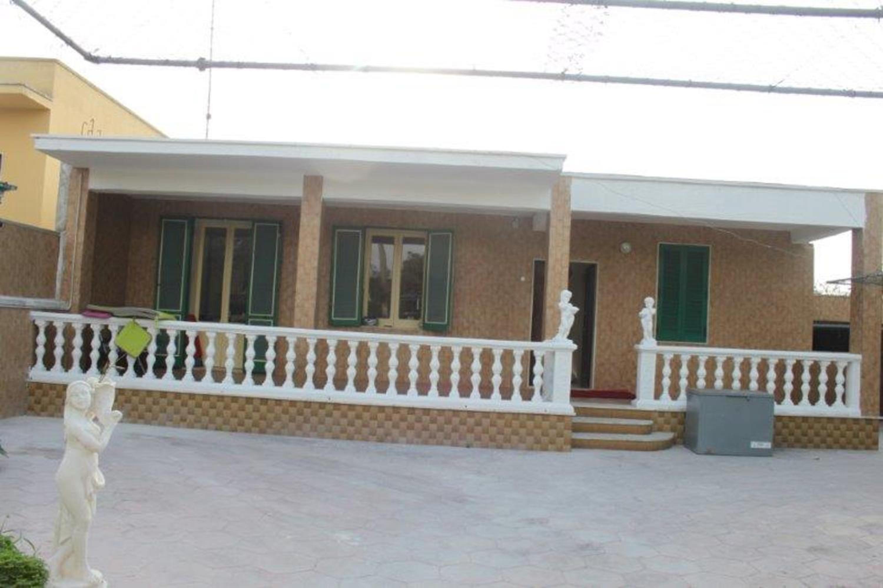 Seaside Villa in Spiaggiabella with Enclosed Garden view 5