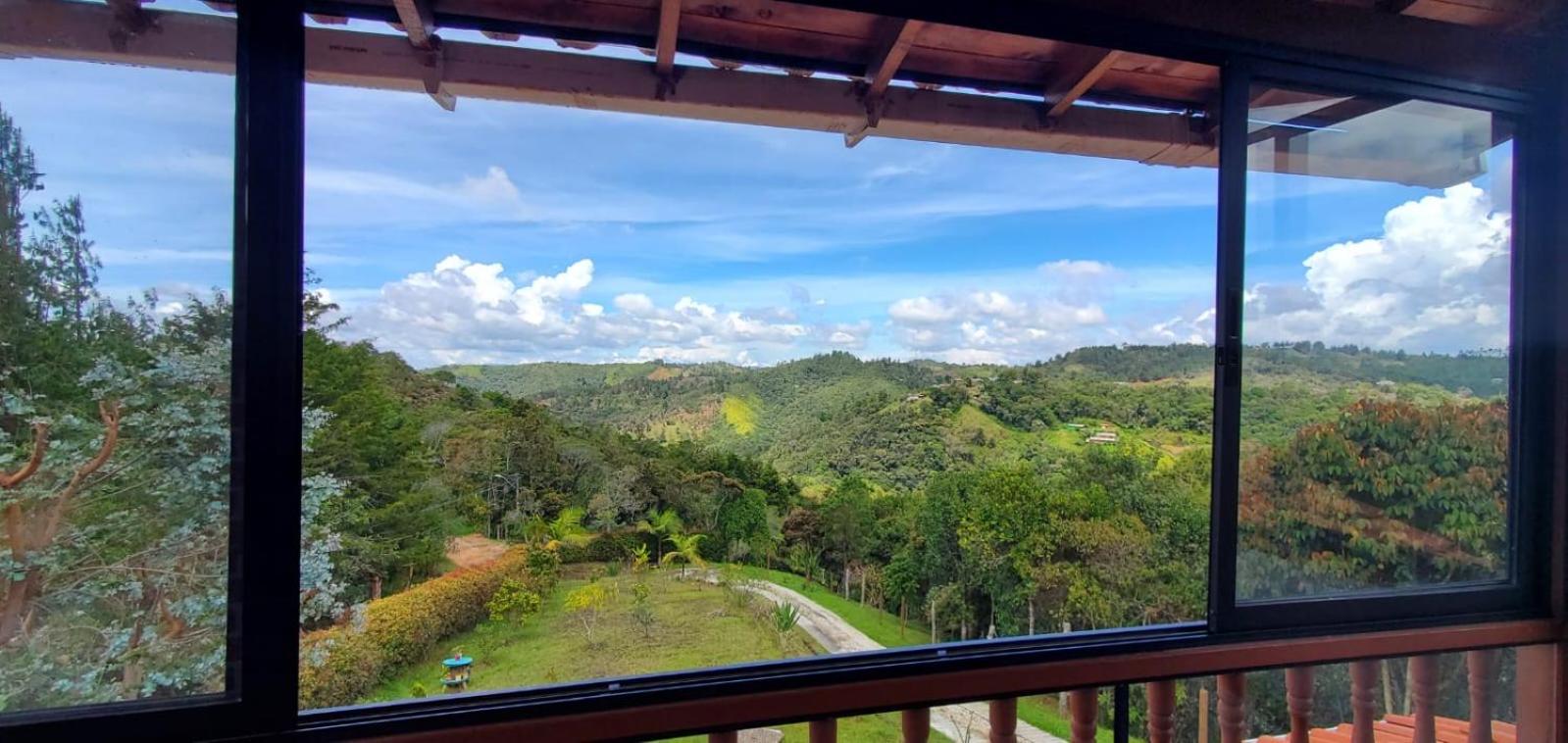 Casa Nyra with Jacuzzi near JMC - Santa Elena
