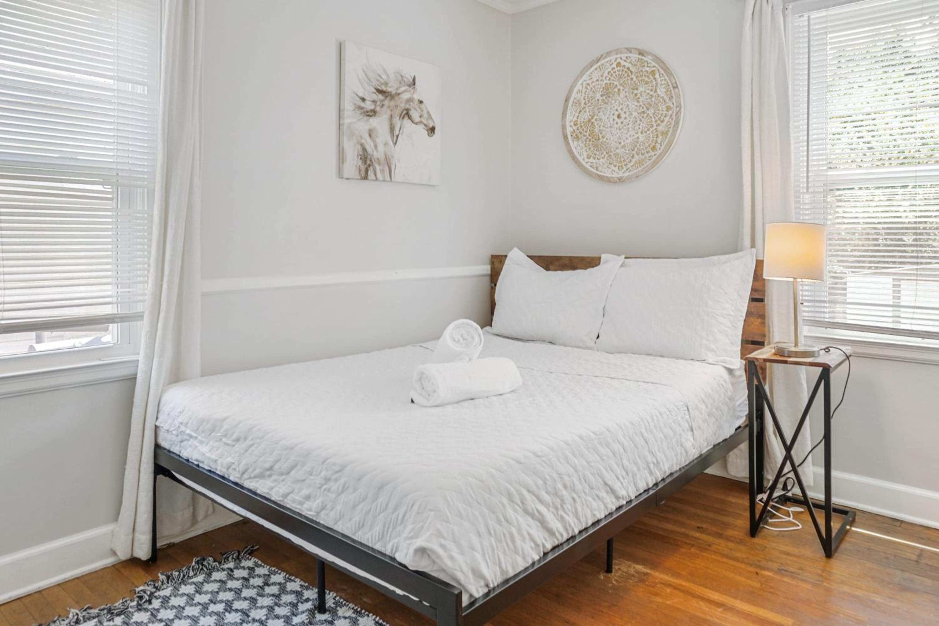 Spacious 4BR Home with Cozy Vibes in Louisville view 4