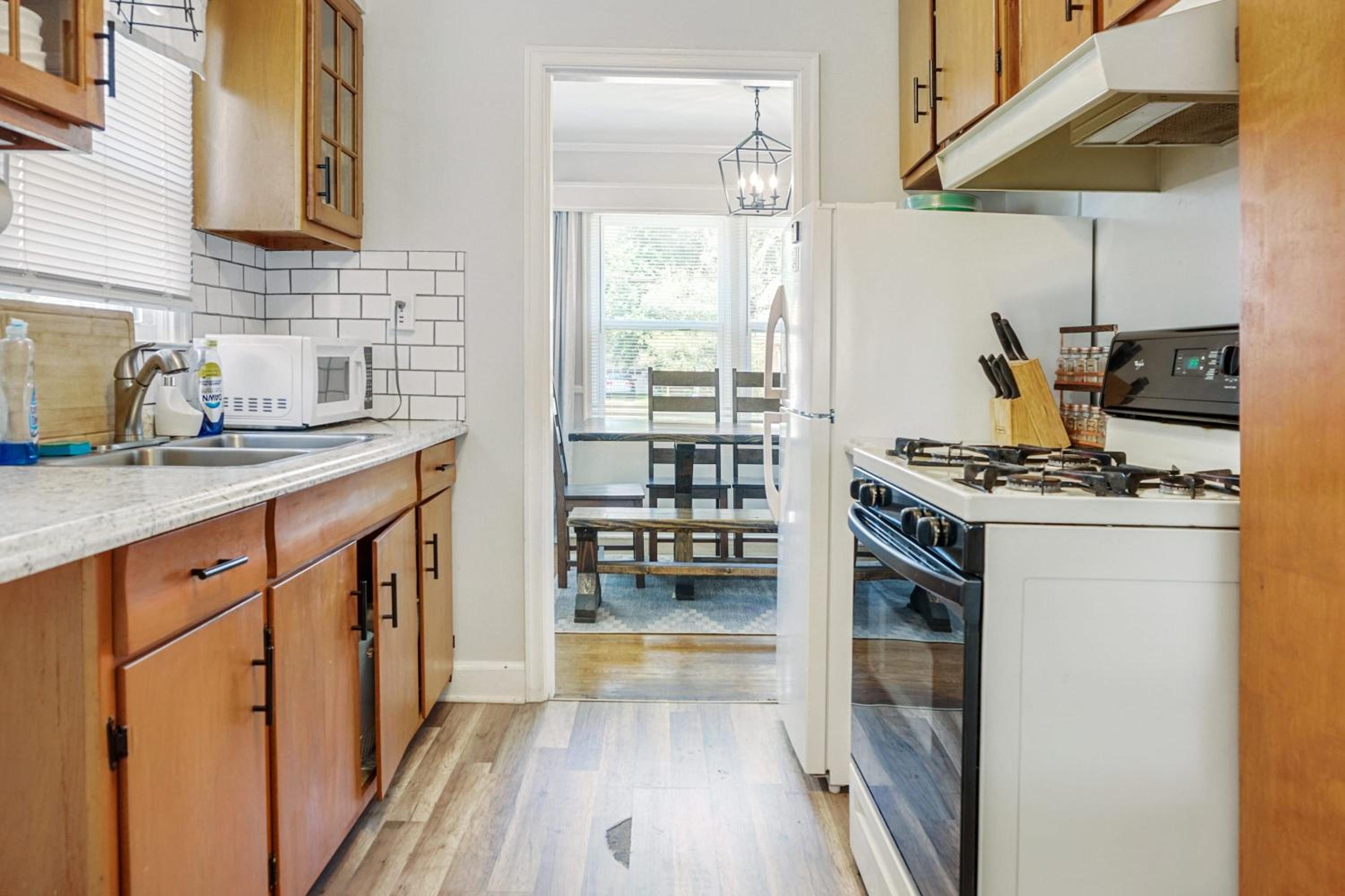 Spacious 4BR Home with Cozy Vibes in Louisville view 2
