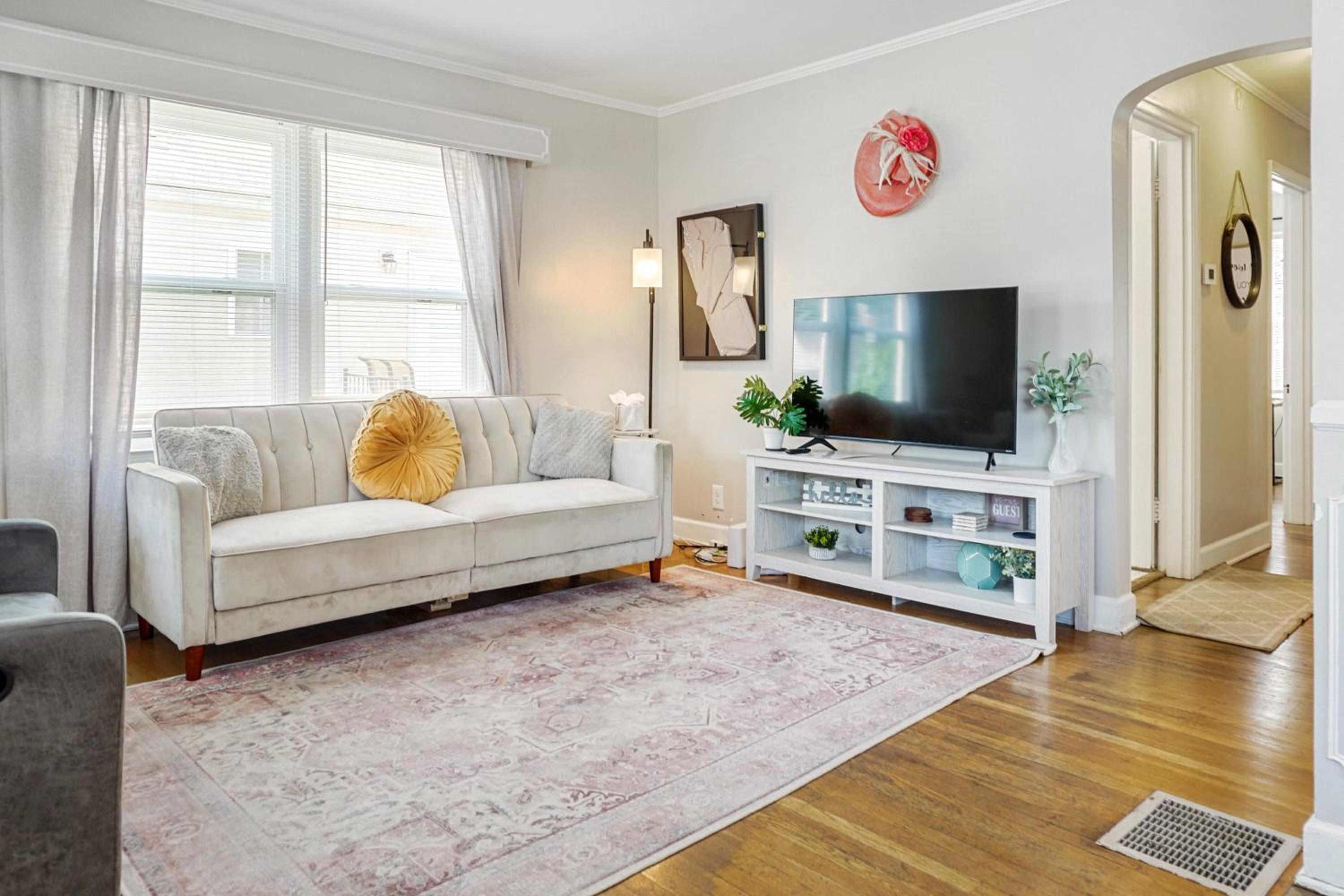 Spacious 4BR Home with Cozy Vibes in Louisville view 3