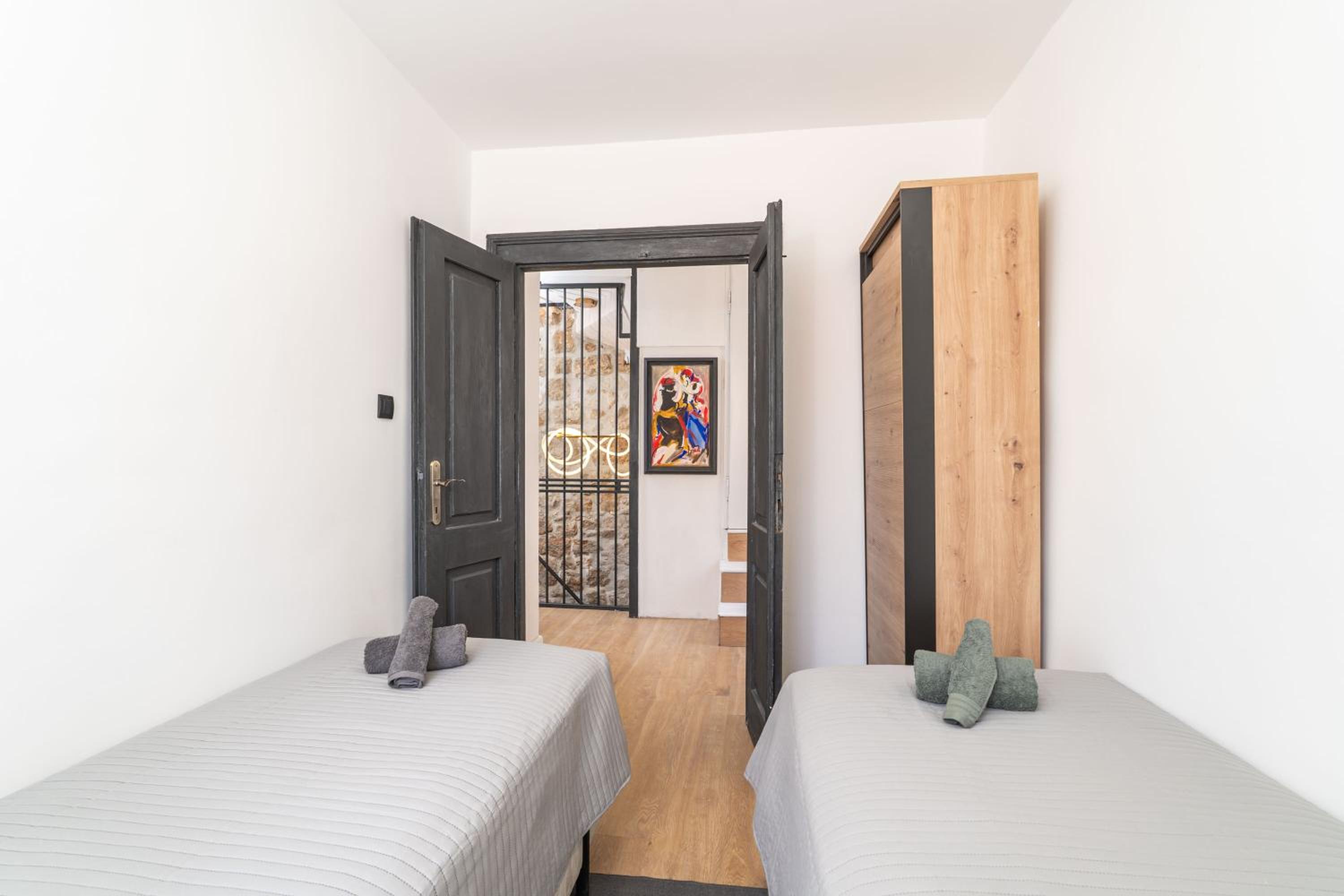 L & M Apartment - Perfect Old Town Location Two Bedroom House