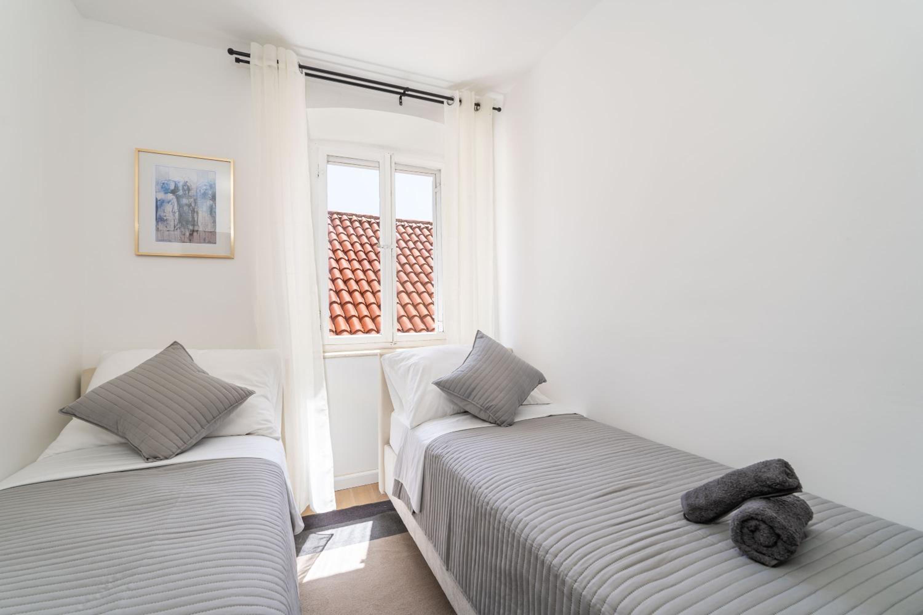L & M Apartment - Perfect Old Town Location Two Bedroom House