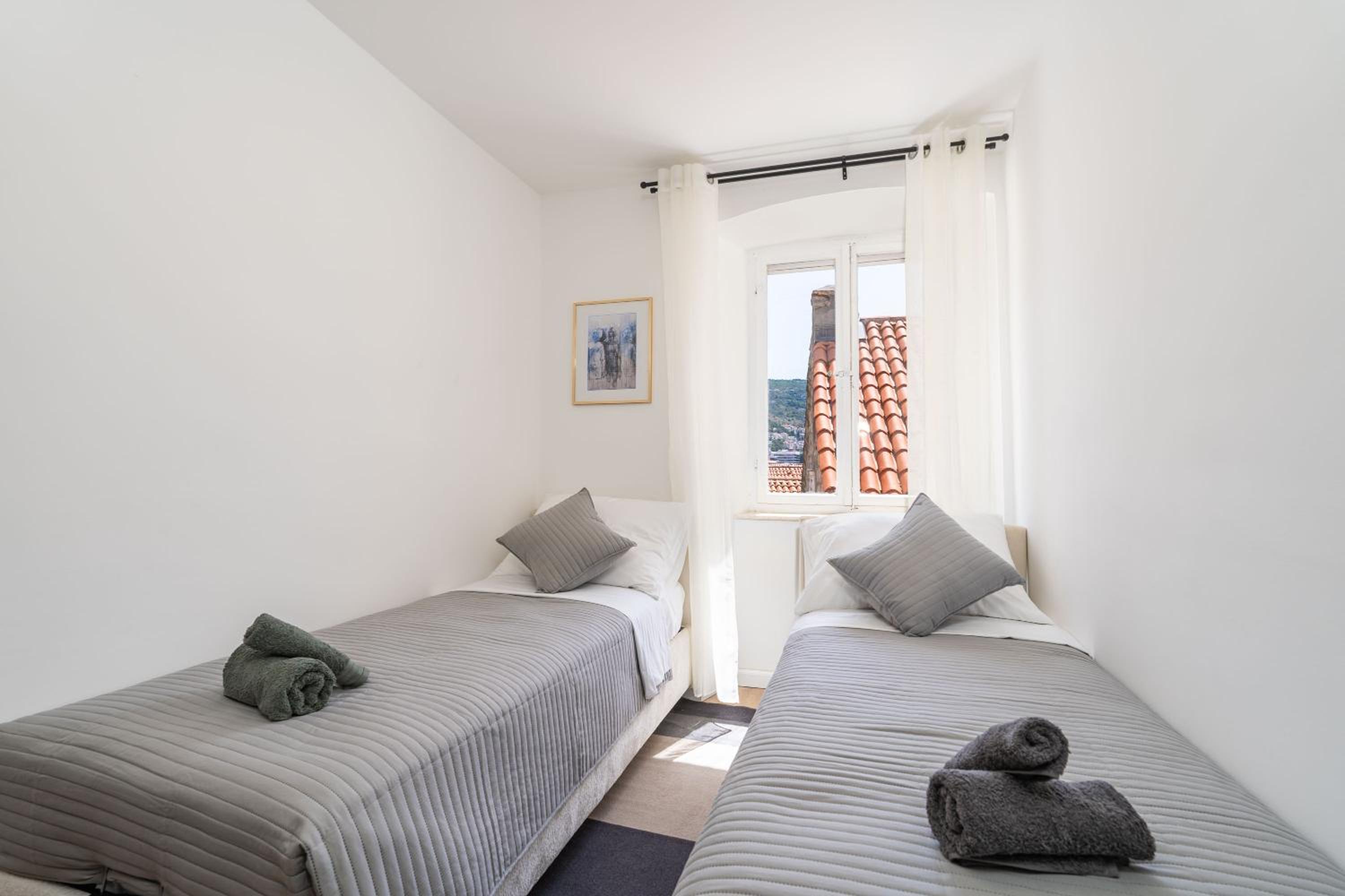 L & M Apartment - Perfect Old Town Location Two Bedroom House