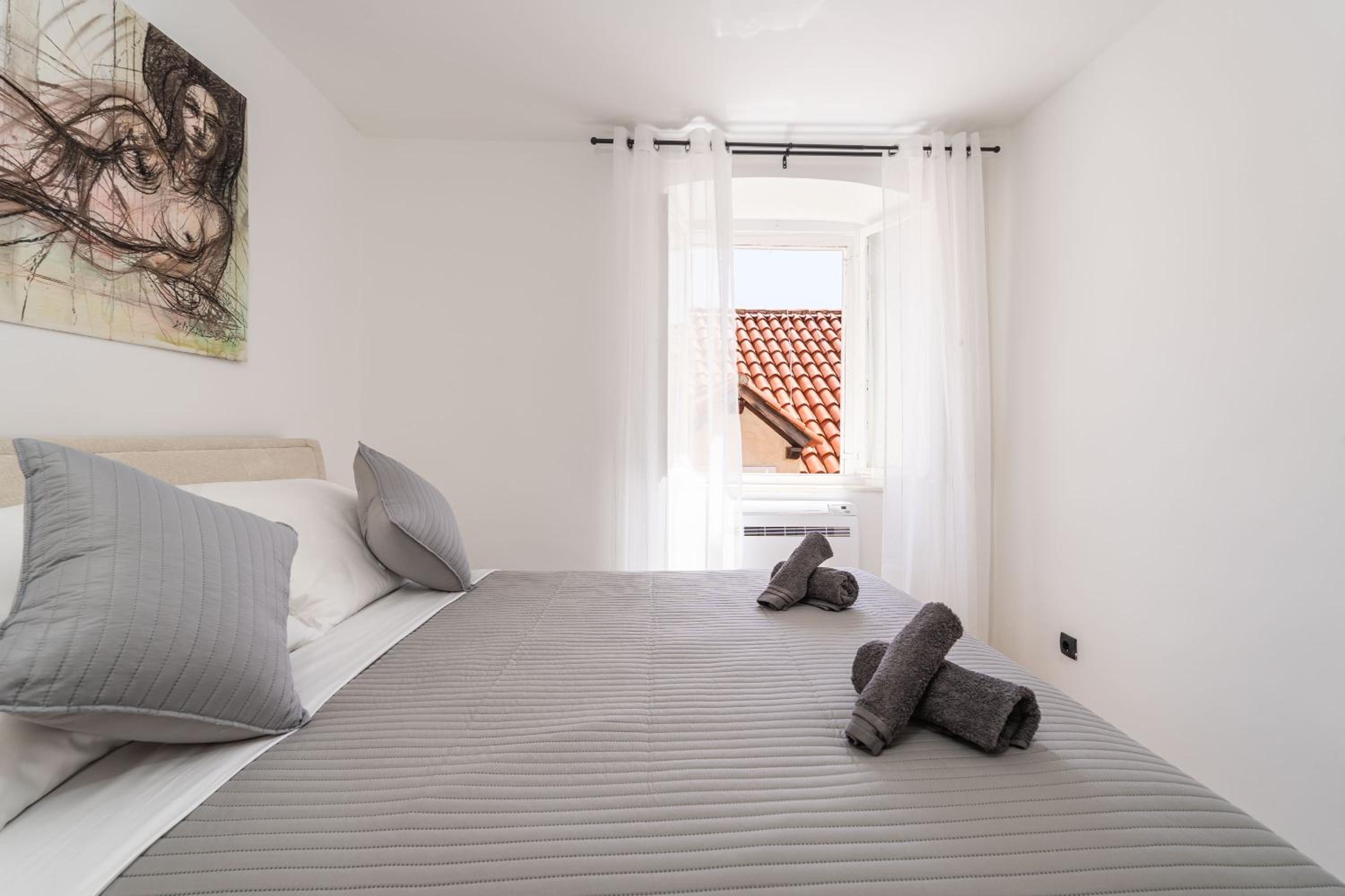 L & M Apartment - Perfect Old Town Location Two Bedroom House