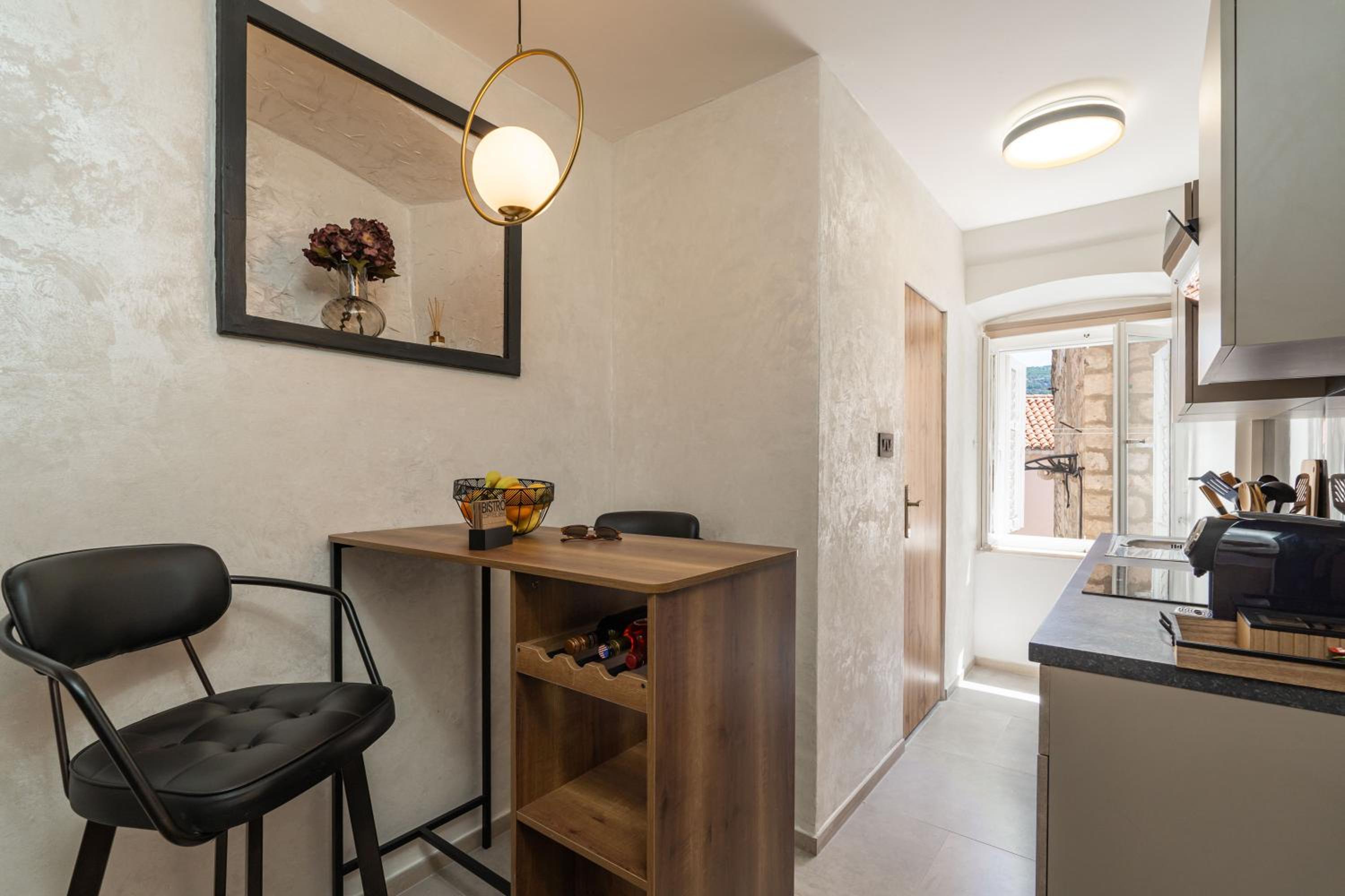 L & M Apartment - Perfect Old Town Location Two Bedroom House