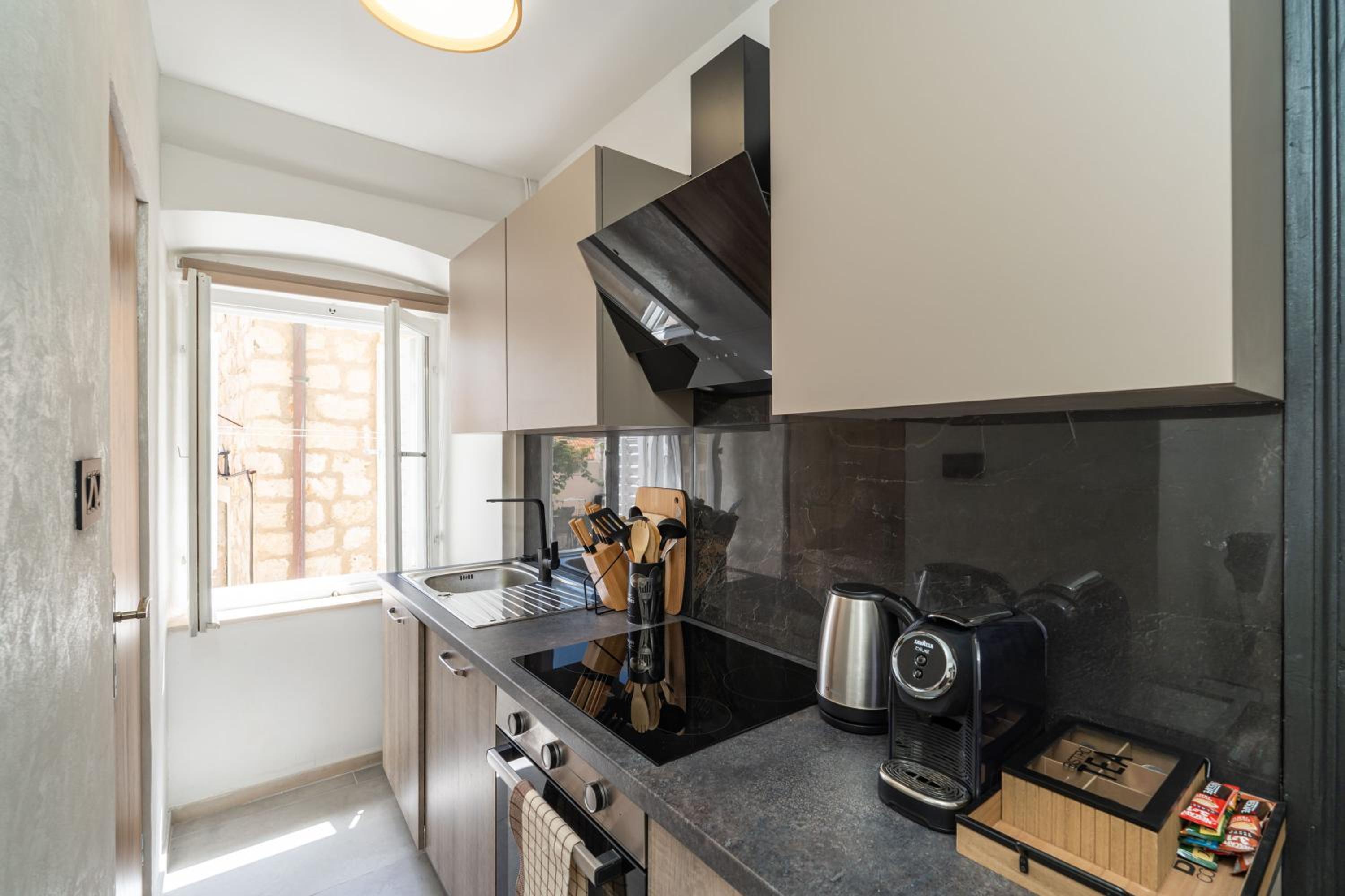 L & M Apartment - Perfect Old Town Location Two Bedroom House