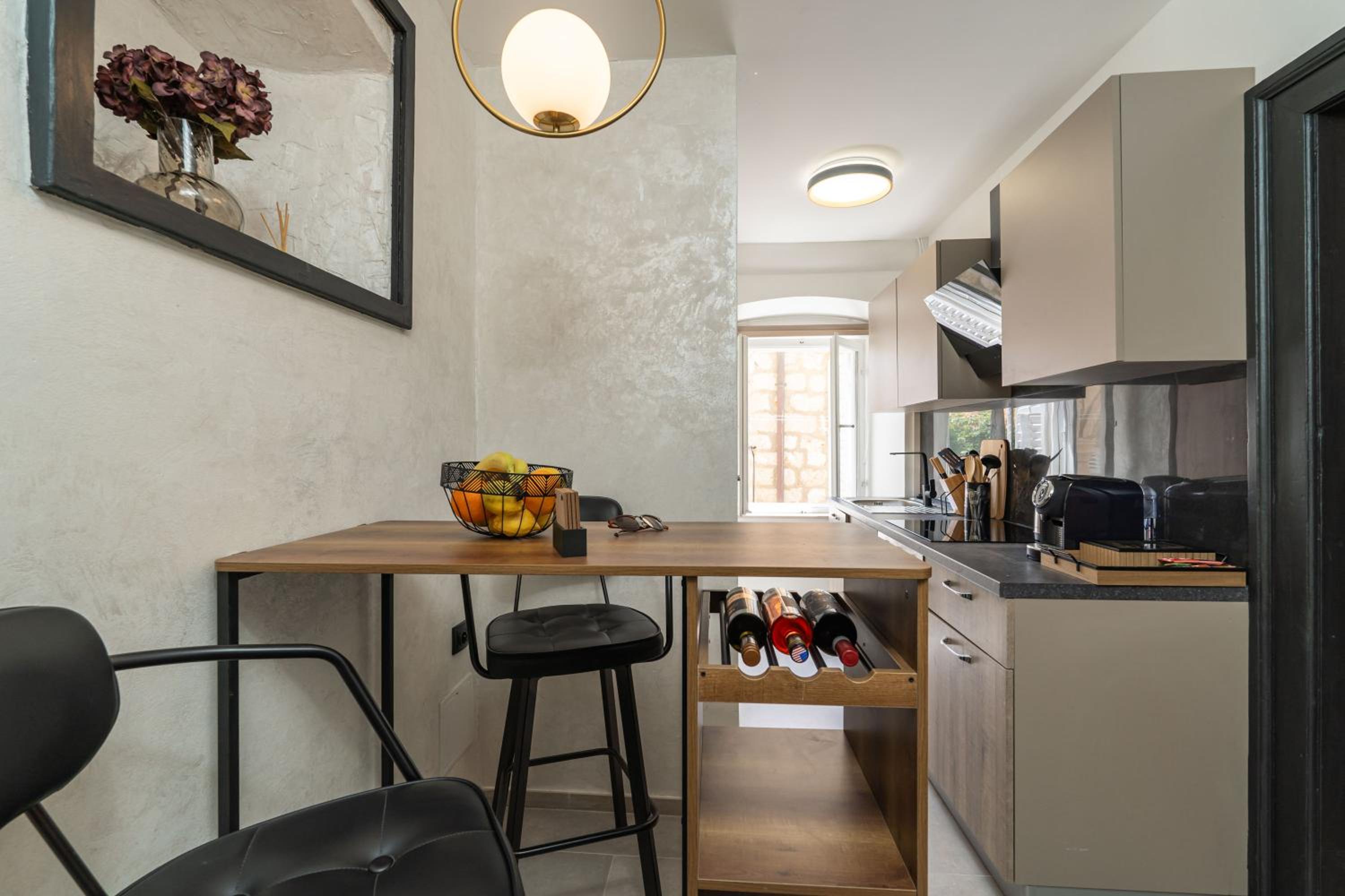 L & M Apartment - Perfect Old Town Location Two Bedroom House