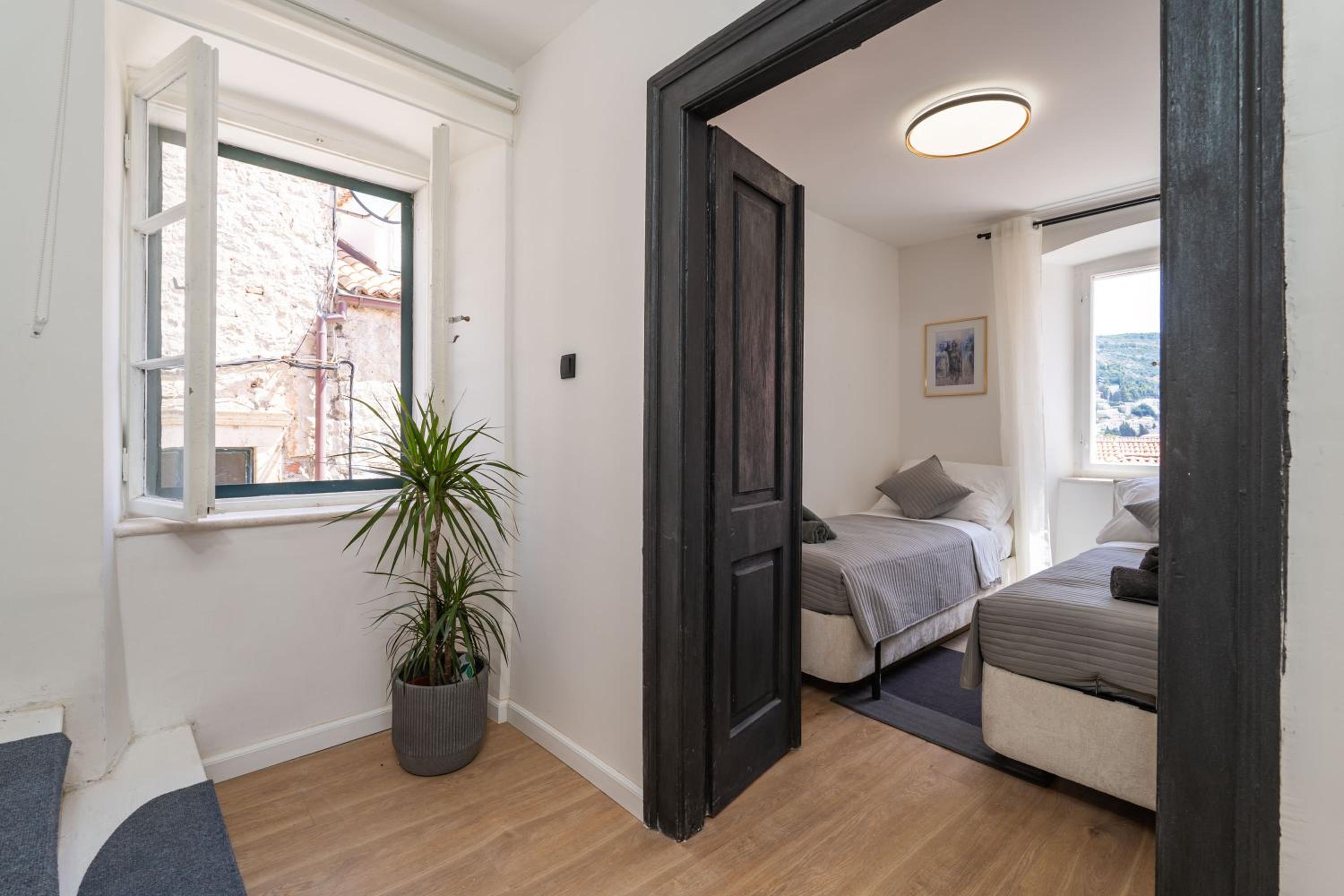 L & M Apartment - Perfect Old Town Location Two Bedroom House