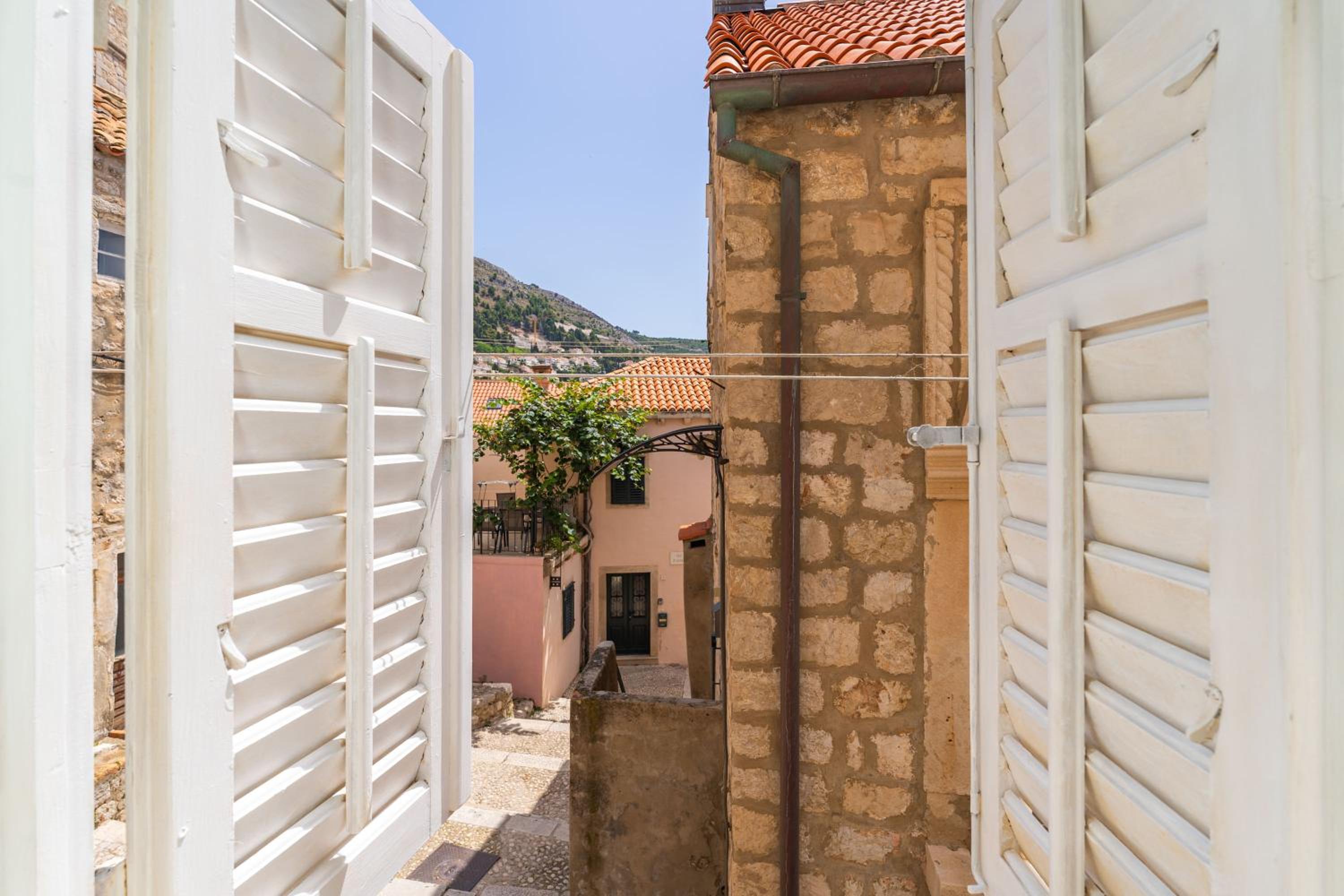 L & M Apartment - Perfect Old Town Location Two Bedroom House