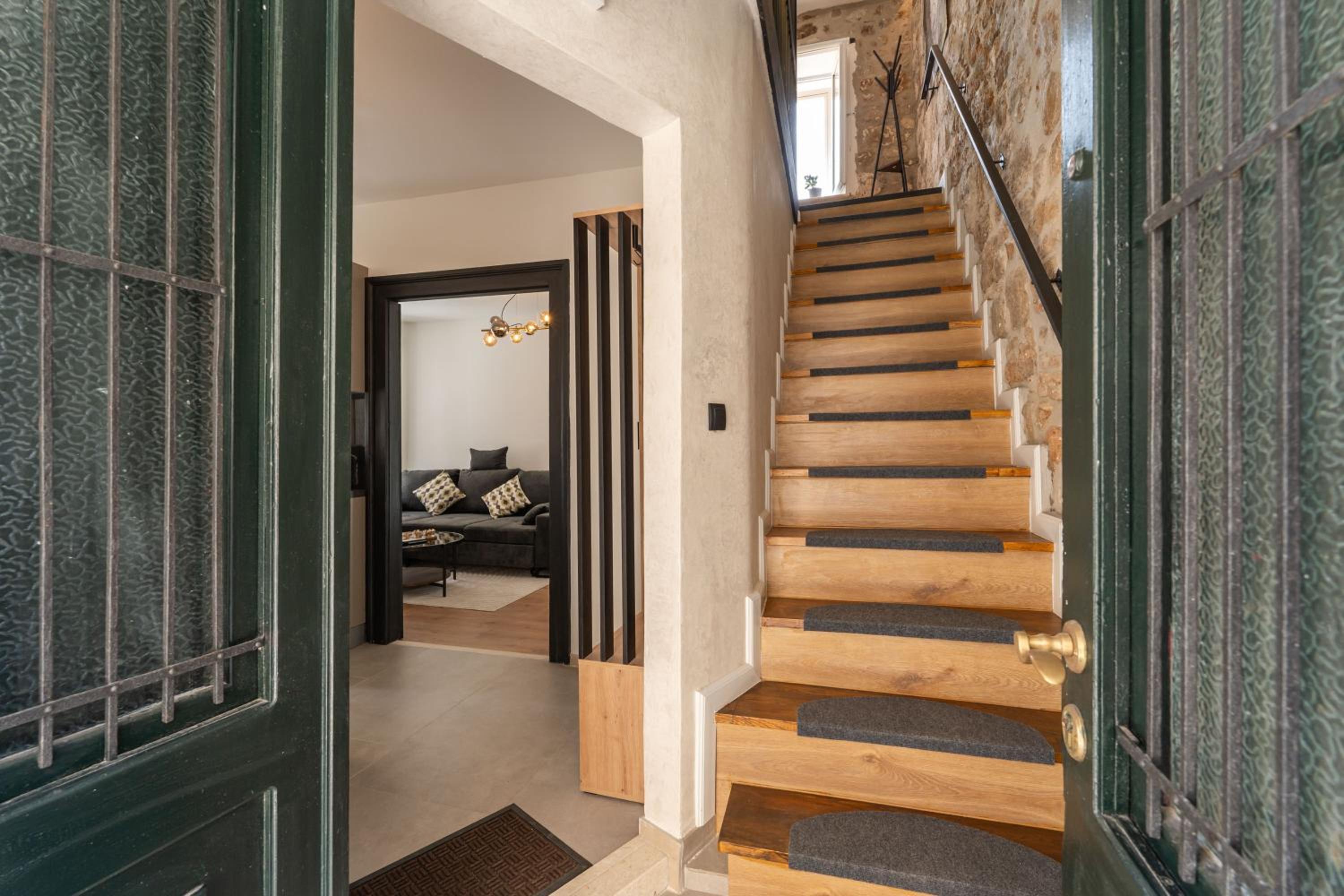 L & M Apartment - Perfect Old Town Location Two Bedroom House