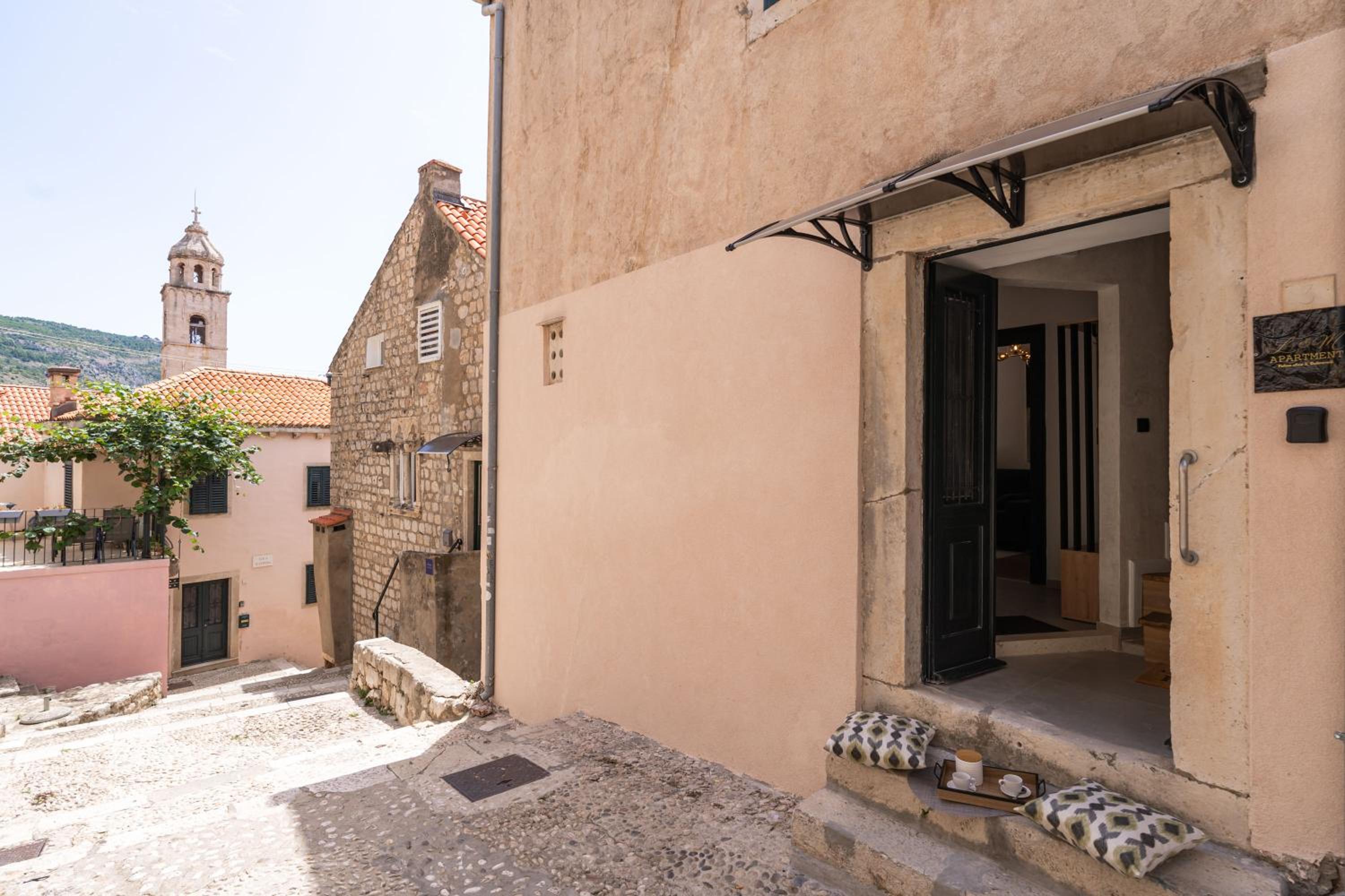L & M Apartment - Perfect Old Town Location Two Bedroom House