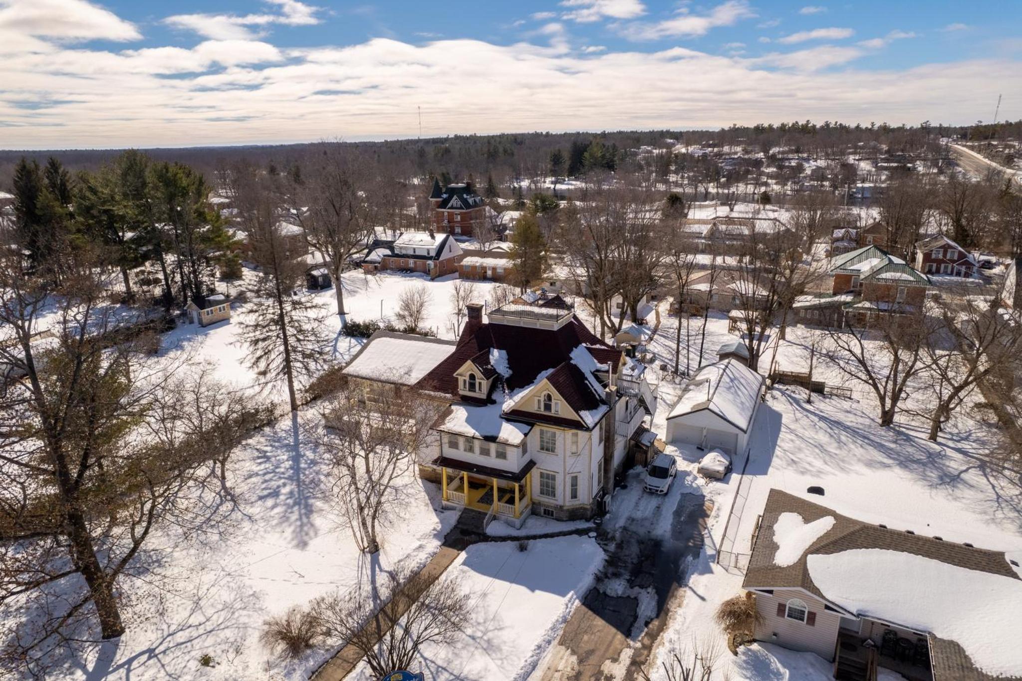 Marmora and Lake Inn and Victorian Diner-2025 Group Reunion Home for up to 32 guests