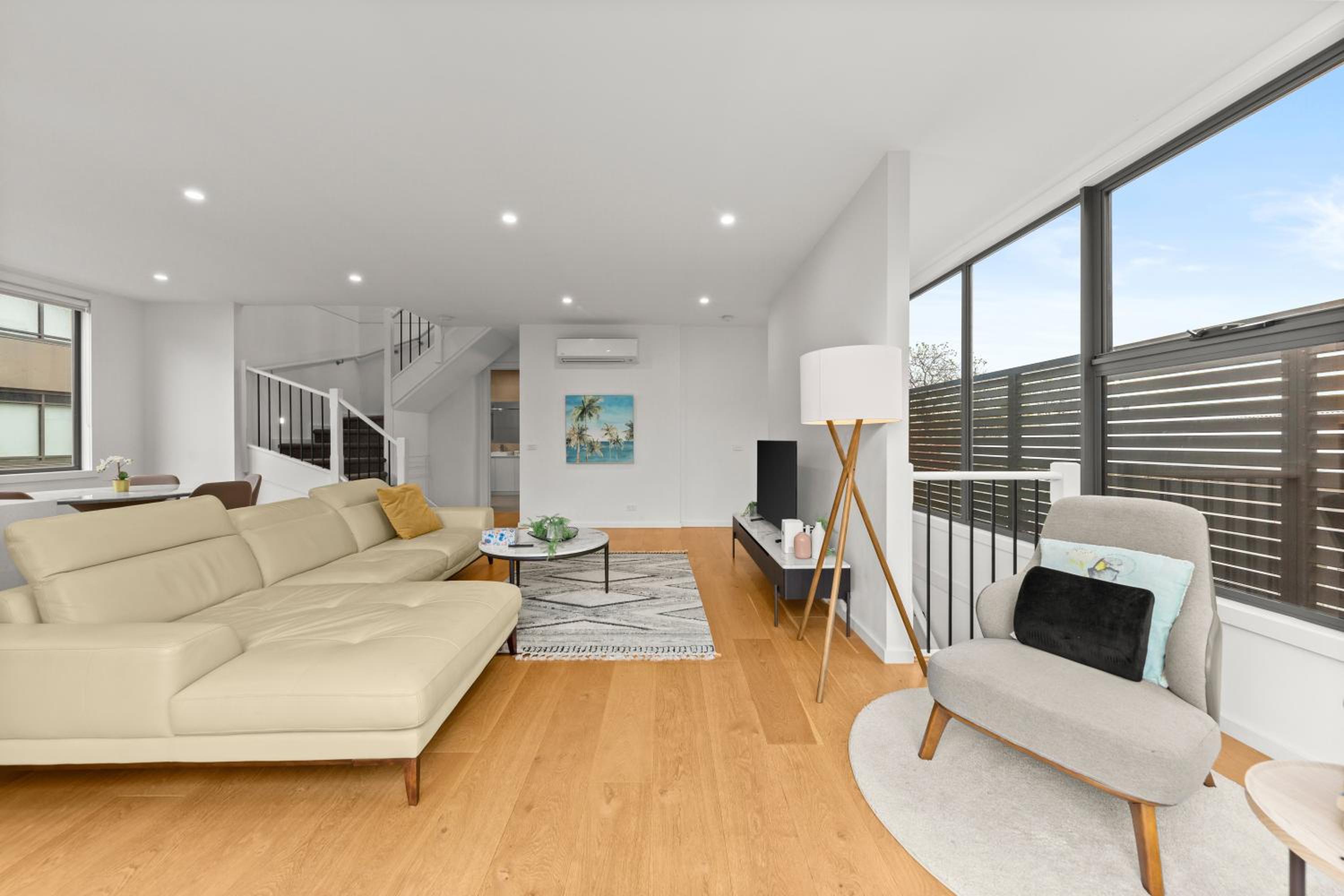 Townhouse in Caulfield with Garage