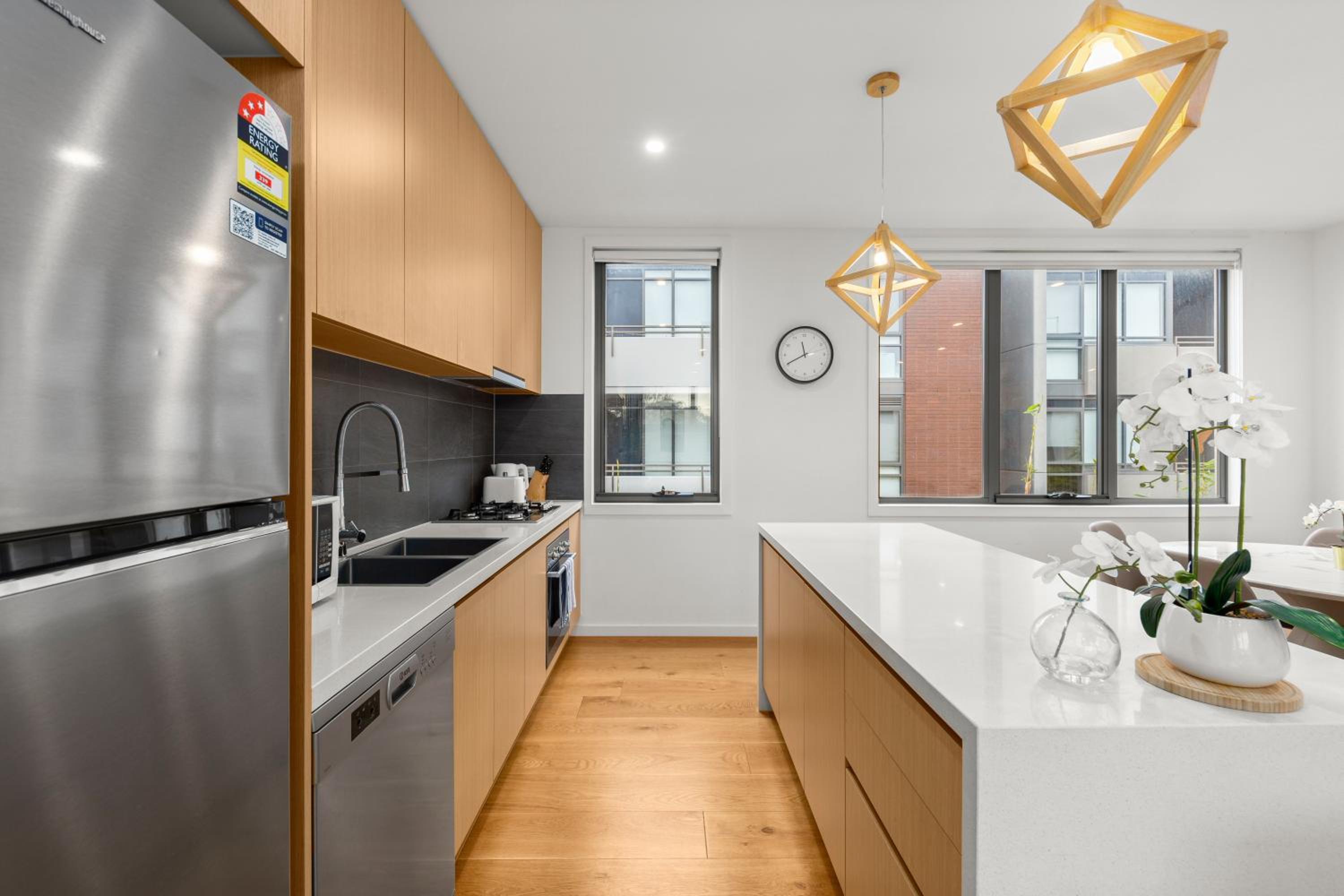 Townhouse in Caulfield with Garage