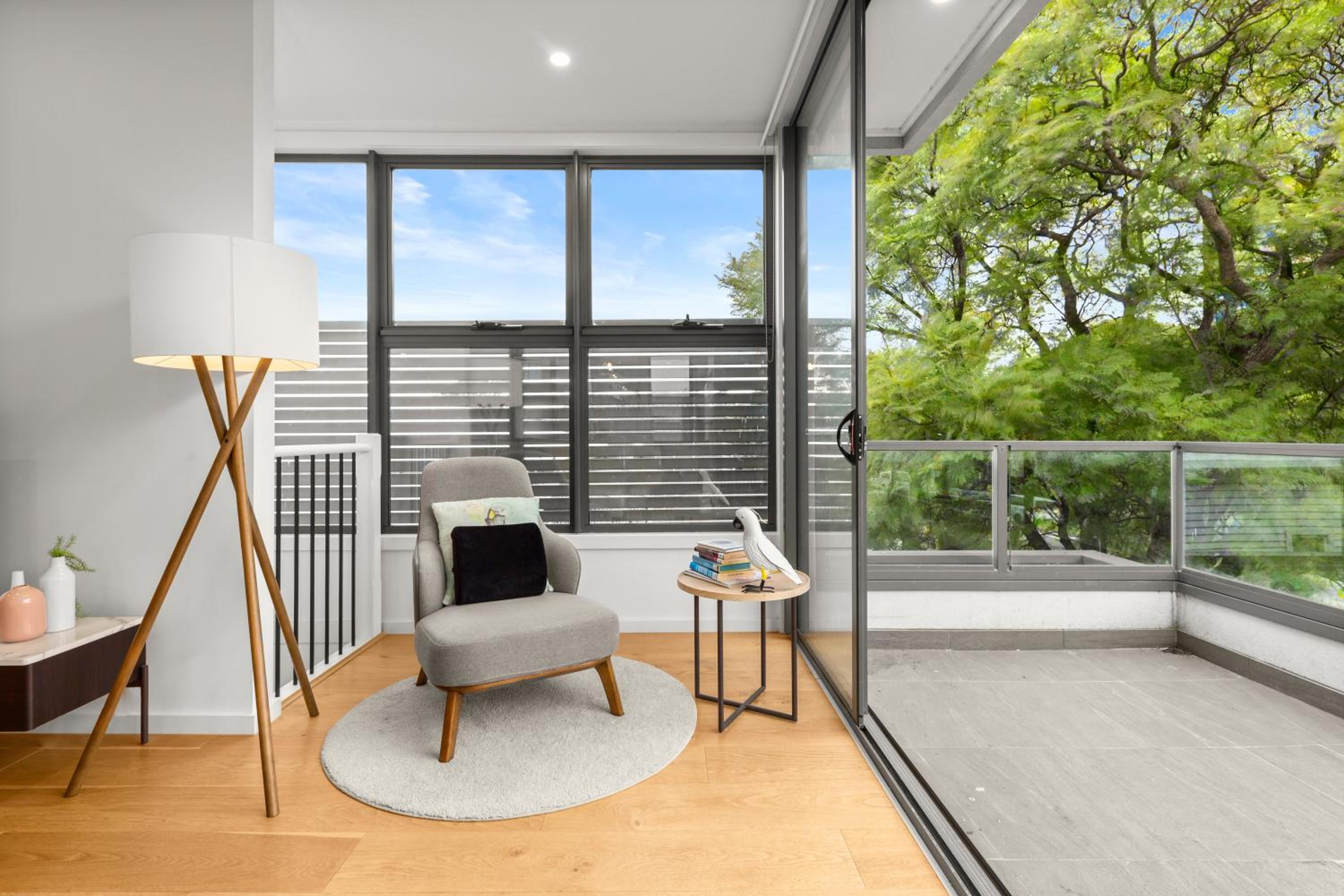 Townhouse in Caulfield with Garage