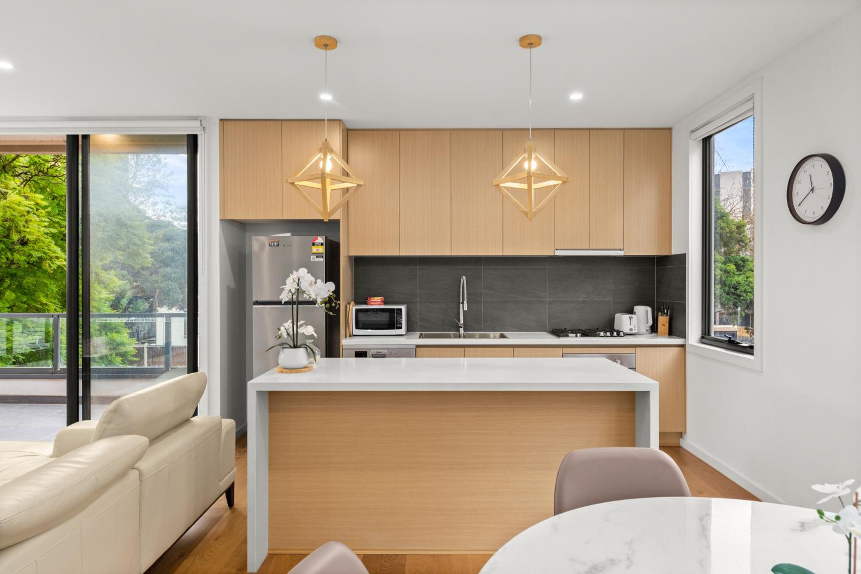 Townhouse in Caulfield with Garage