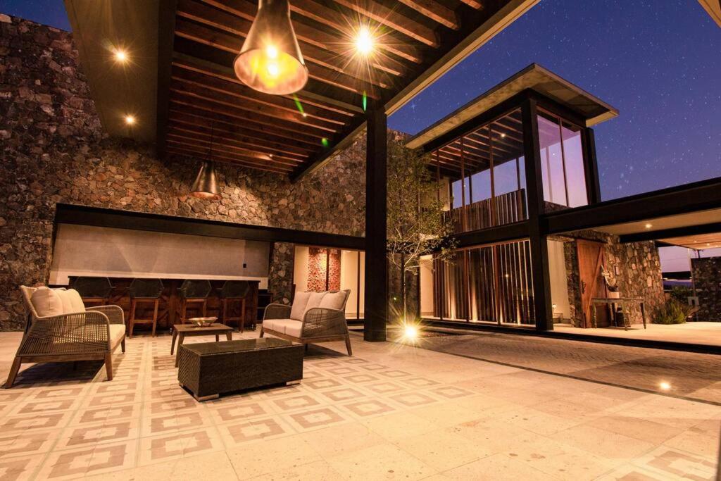 Exclusive Luxury Home with Rooftop Jacuzzi