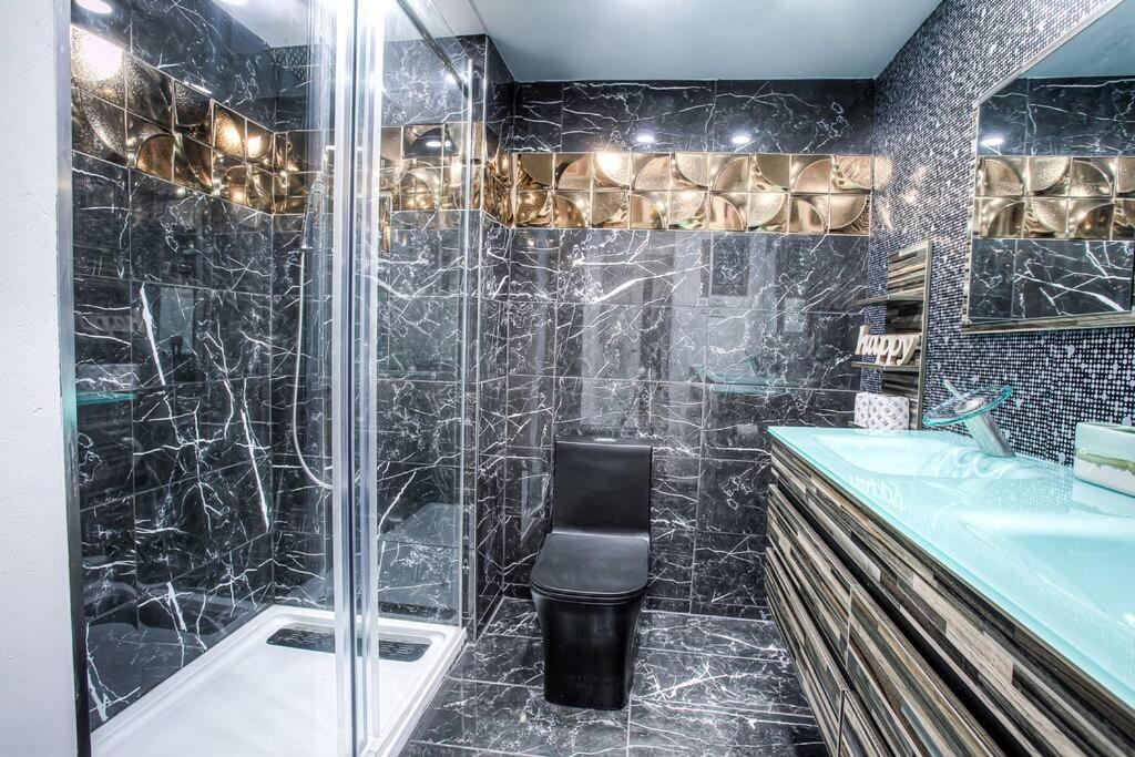 Luxury 1BR Apartment, Free Parking