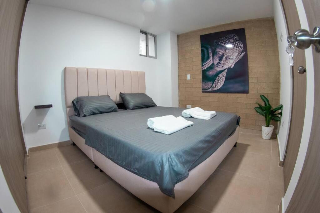 Mirador del Laureles, AC, Piscina, Parqueadero 701
