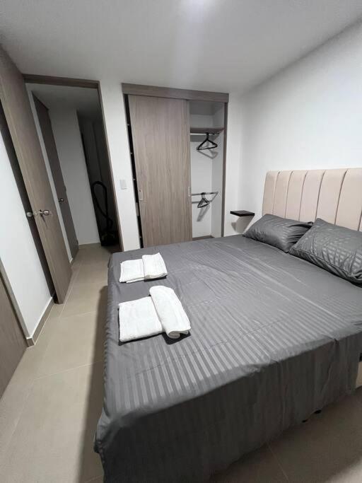 Mirador del Laureles, AC, Piscina, Parqueadero 701
