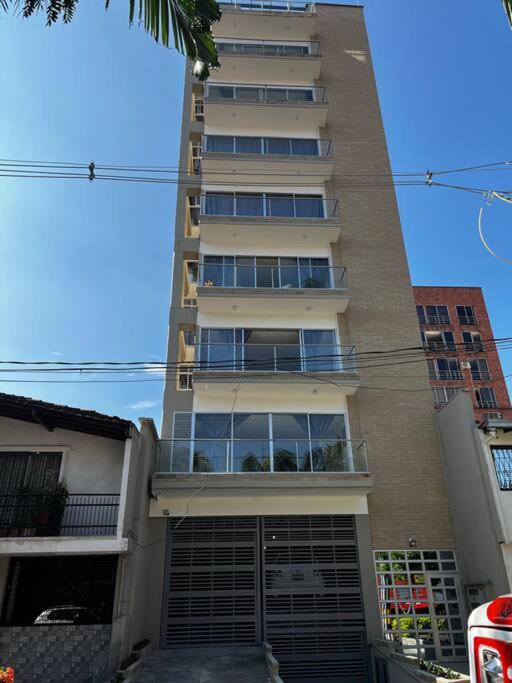 Mirador del Laureles, AC, Piscina, Parqueadero 701