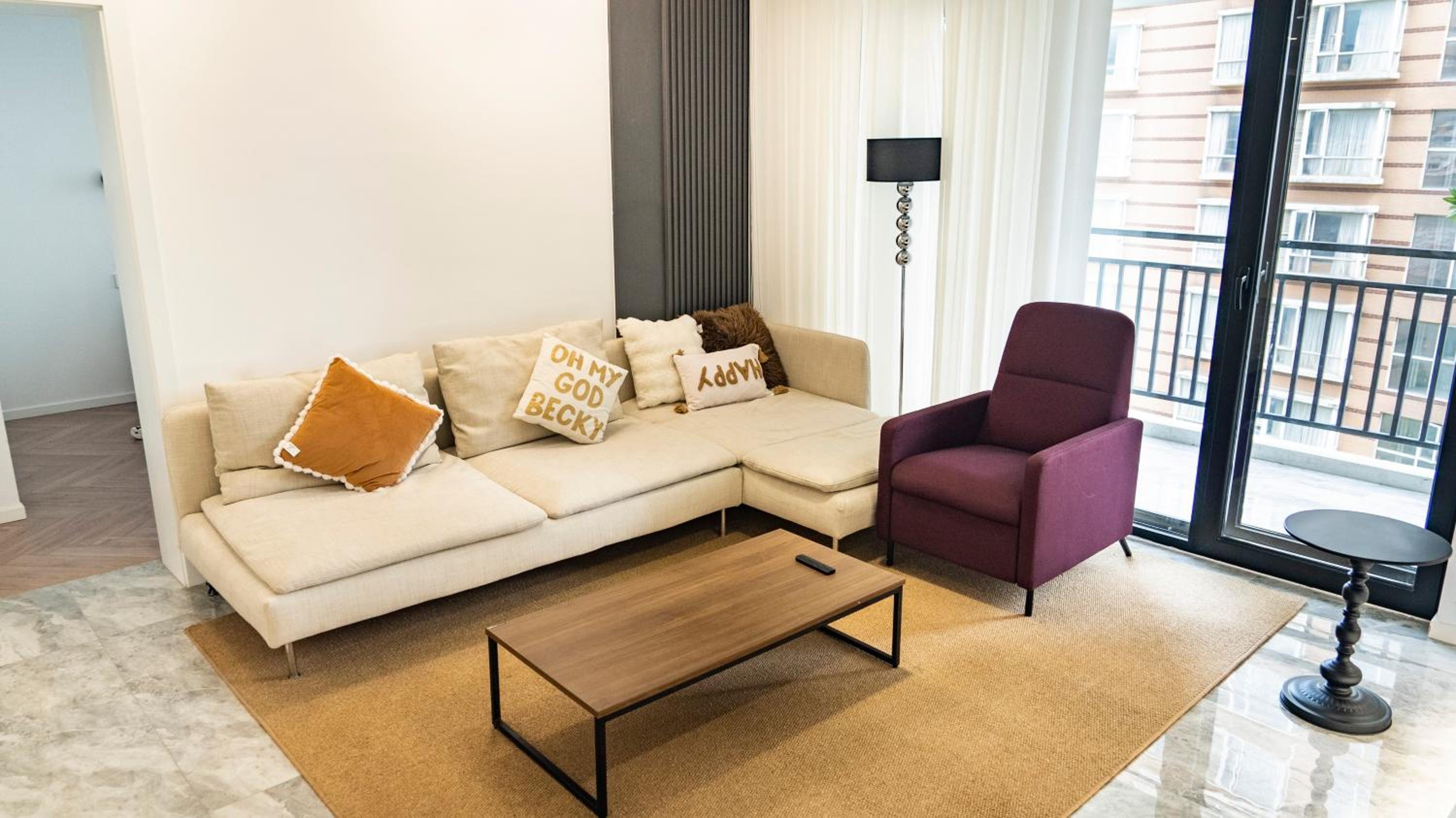 Eastern Hub - Jing'an Temple Branch Art Spacious 3-Bedroom, Sunny House with 2 Balconies