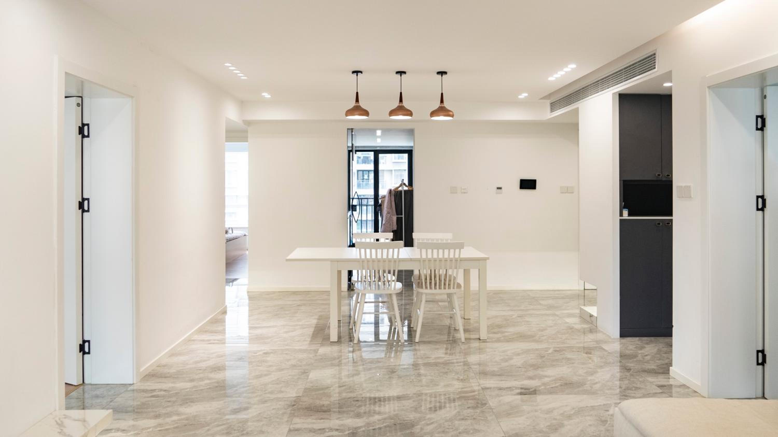 Eastern Hub - Jing'an Temple Branch Art Spacious 3-Bedroom, Sunny House with 2 Balconies