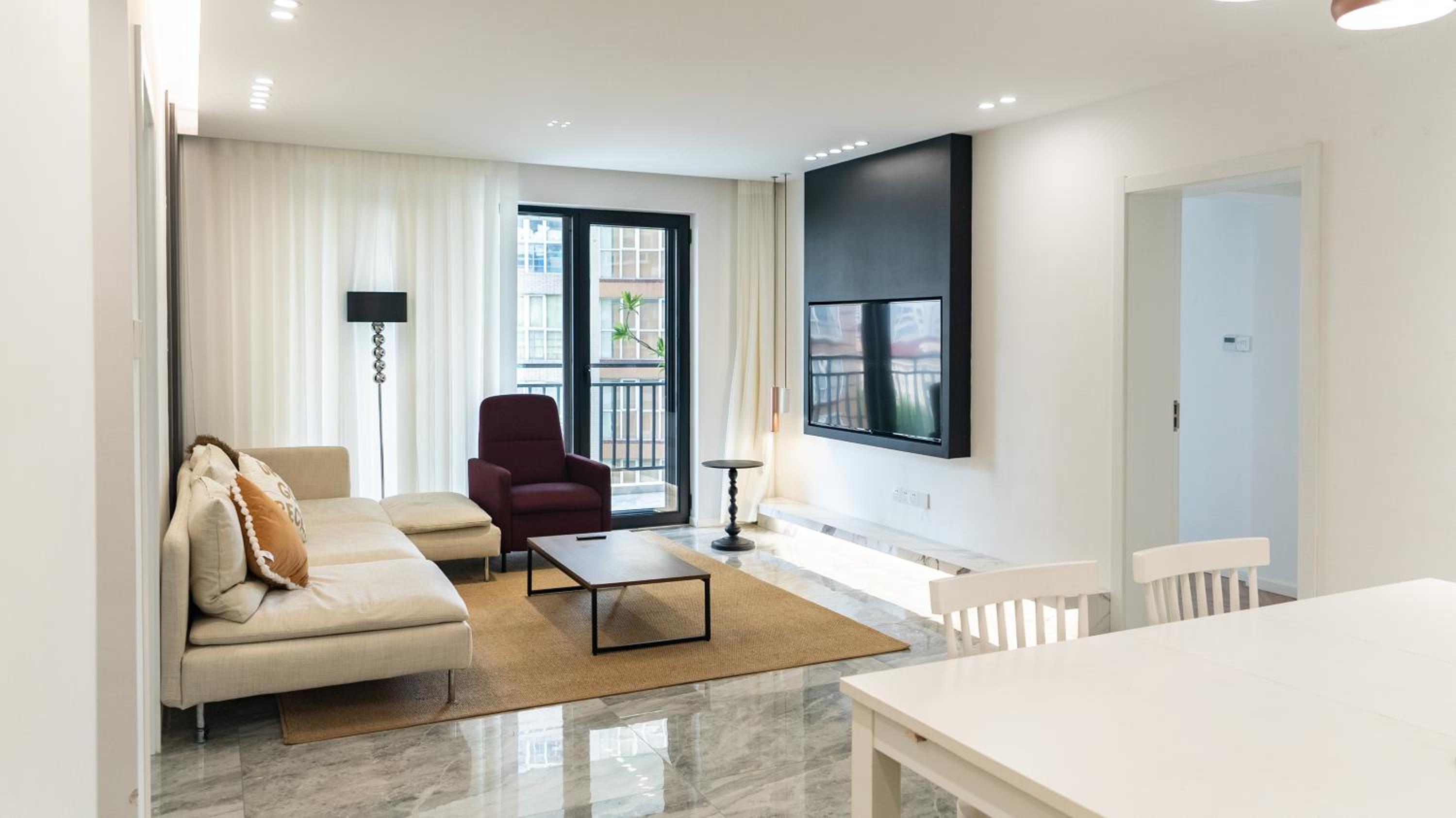 Eastern Hub - Jing'an Temple Branch Art Spacious 3-Bedroom, Sunny House with 2 Balconies