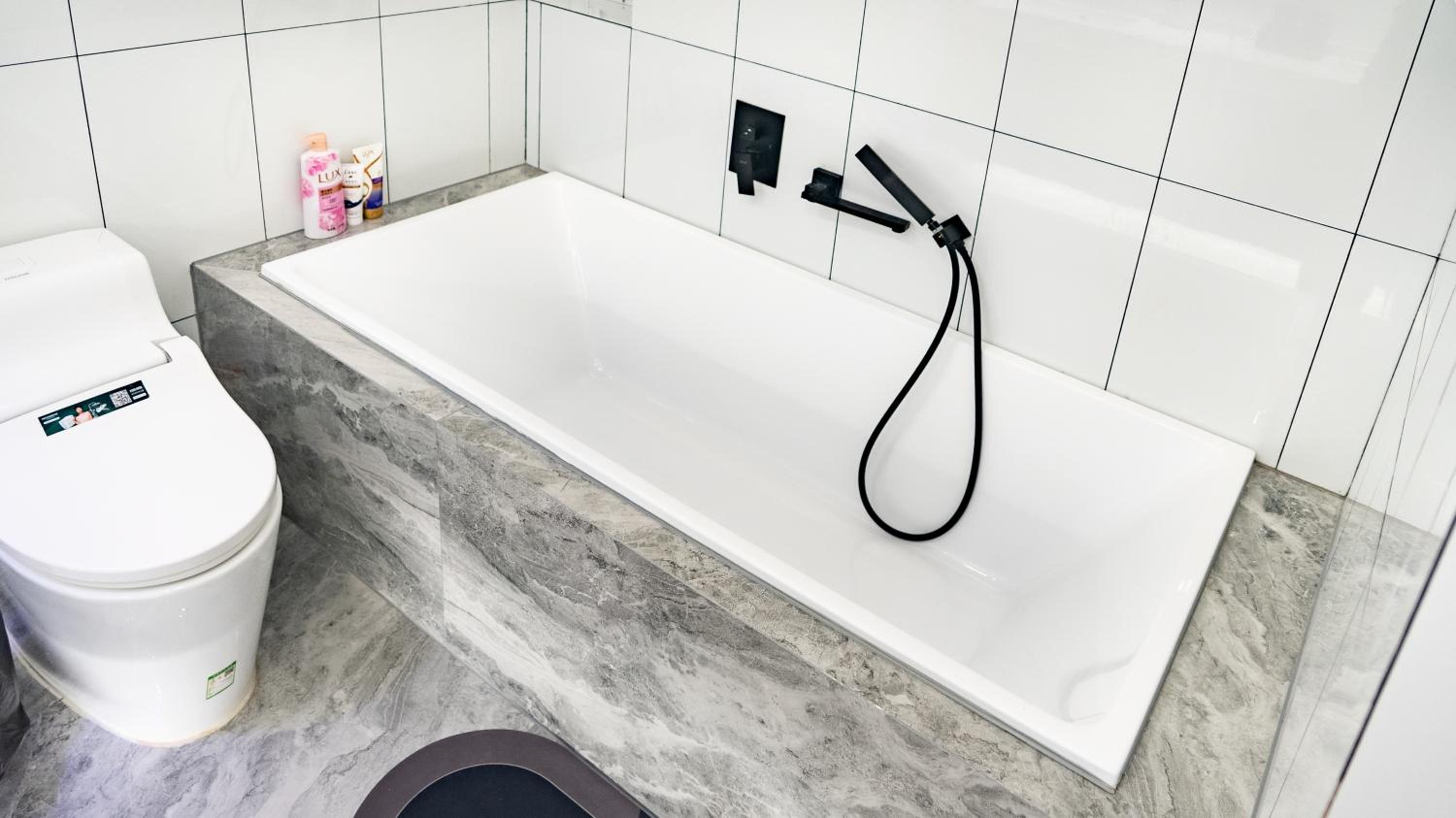 Eastern Hub - Jing'an Temple Branch Art Spacious 3-Bedroom, Sunny House with 2 Balconies