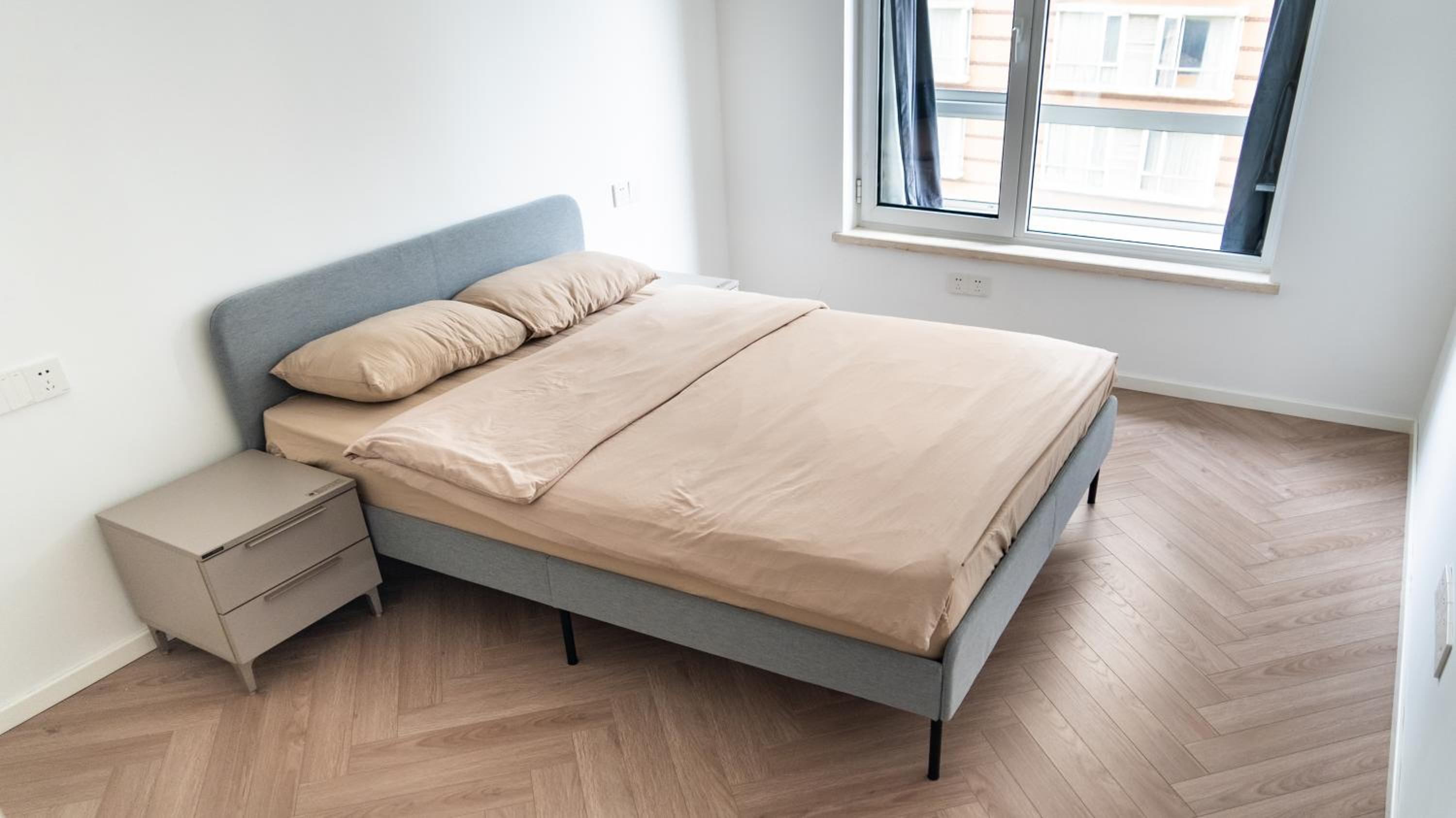 Eastern Hub - Jing'an Temple Branch Art Spacious 3-Bedroom, Sunny House with 2 Balconies