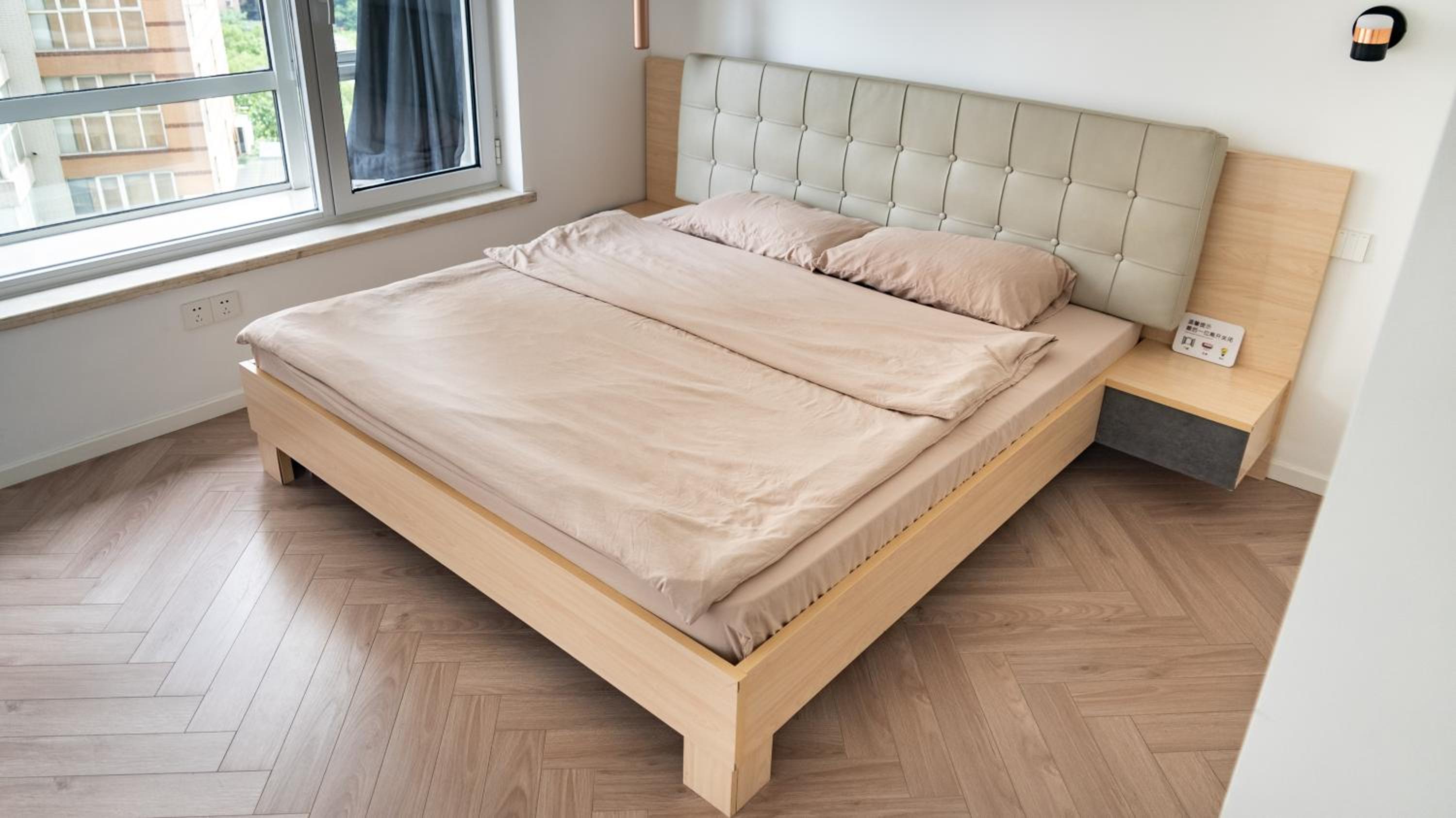 Eastern Hub - Jing'an Temple Branch Art Spacious 3-Bedroom, Sunny House with 2 Balconies