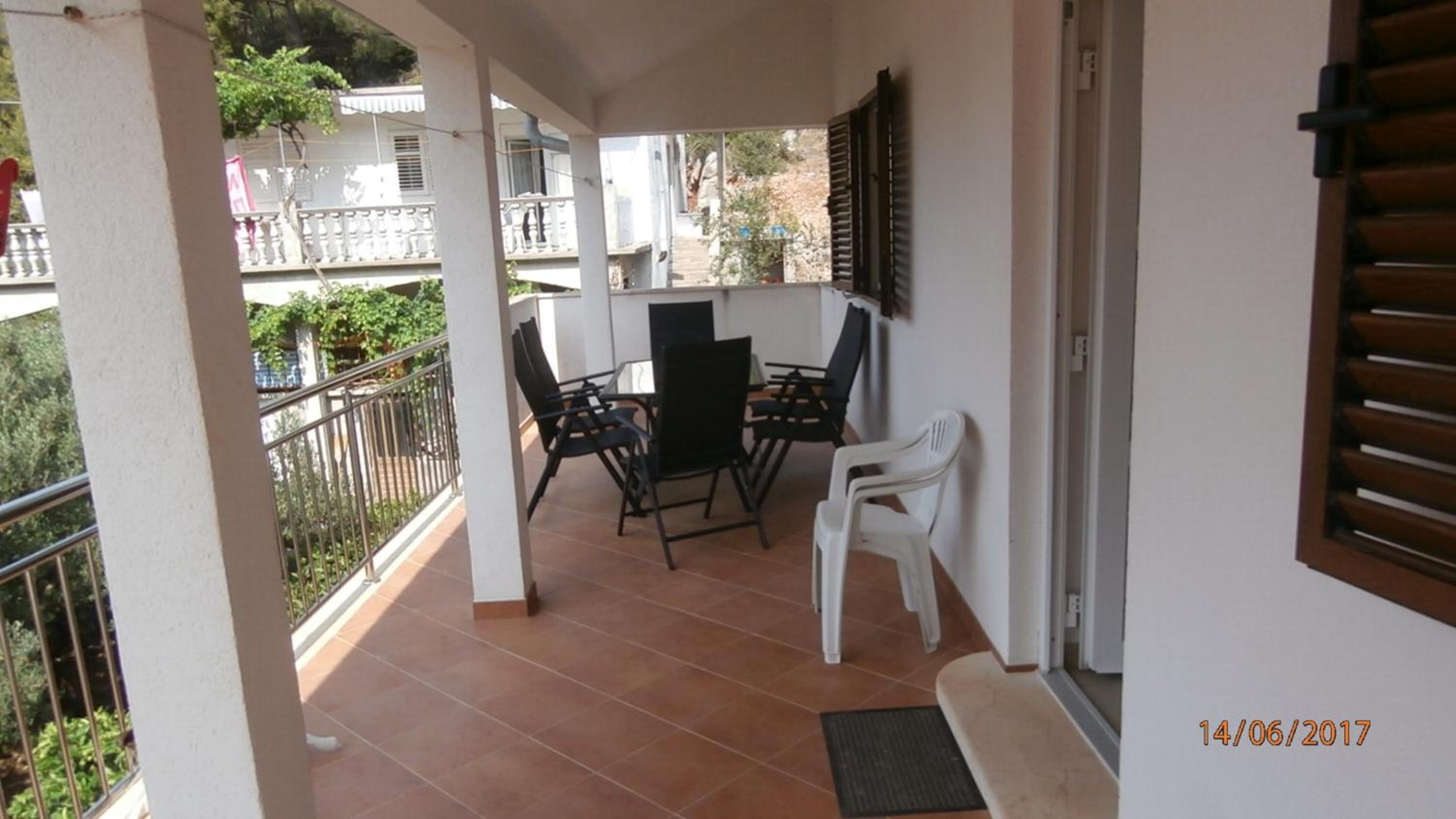 Charming Apartment with Sea View, Gdinj, 70 m², Garden
