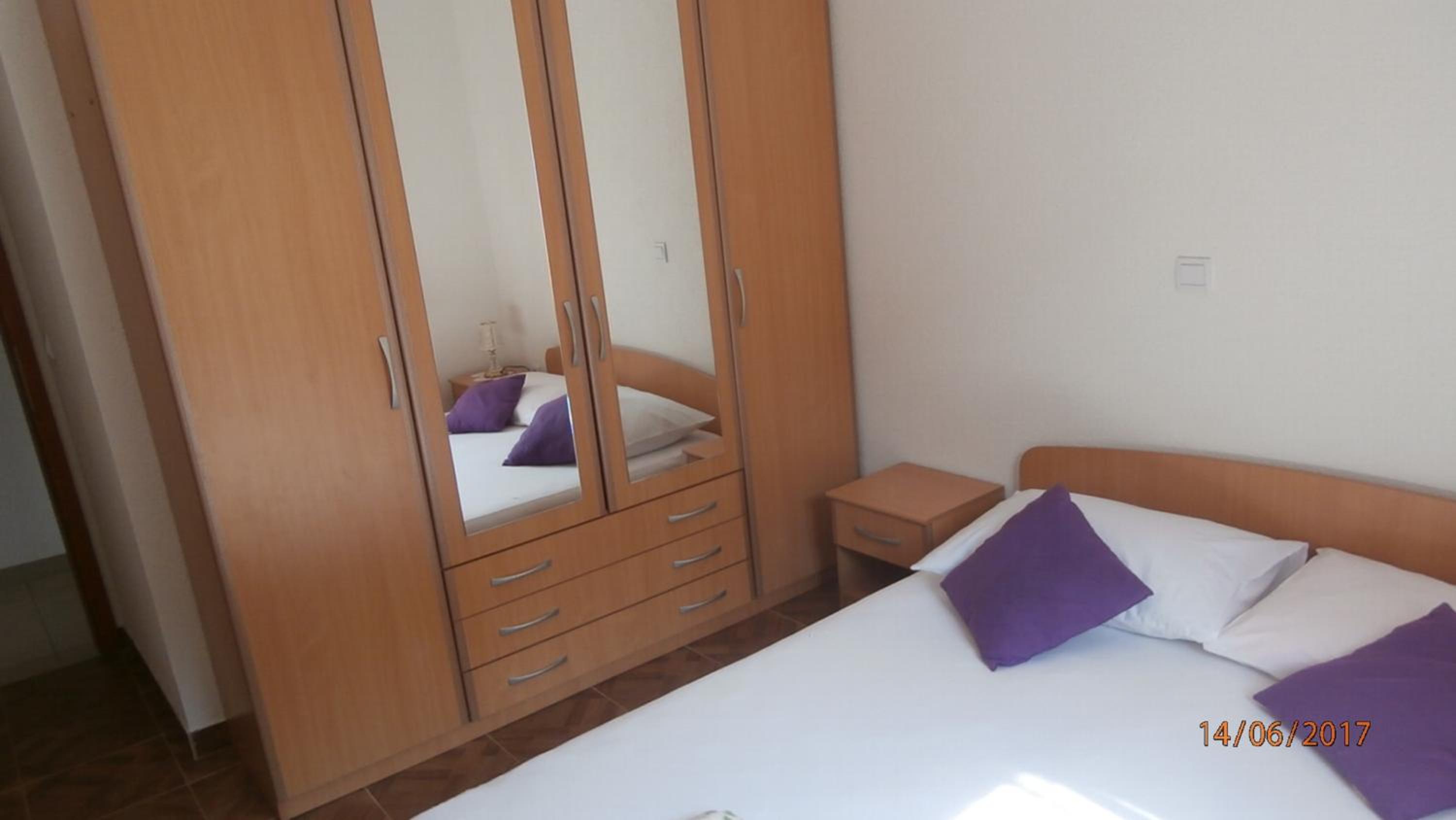 Charming Apartment with Sea View, Gdinj, 70 m², Garden