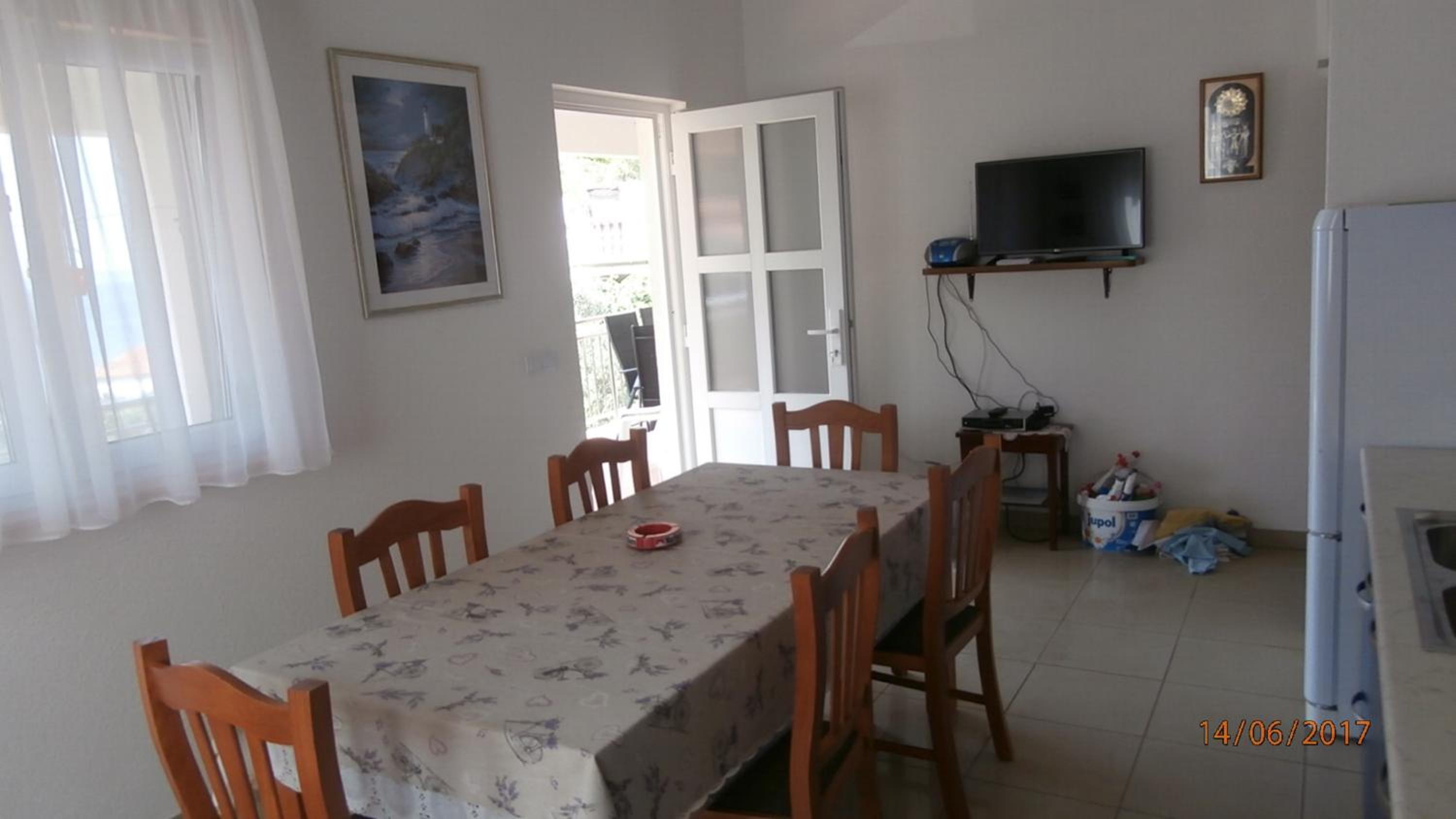 Charming Apartment with Sea View, Gdinj, 70 m², Garden