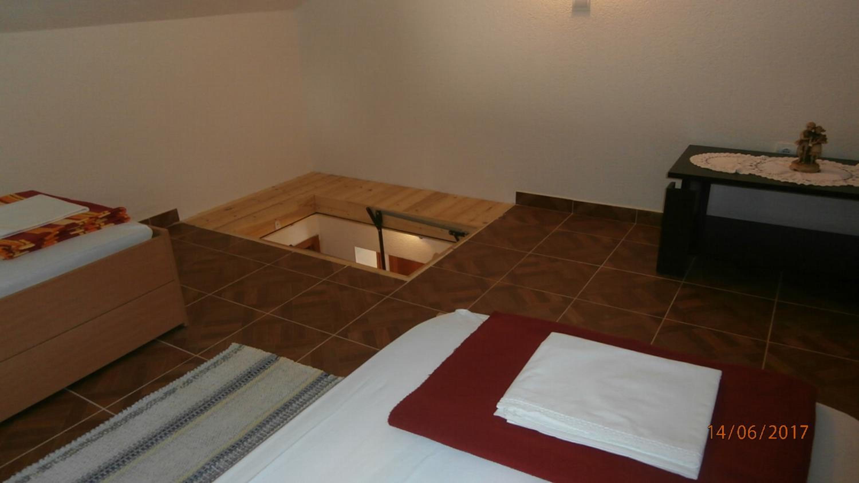 Charming Apartment with Sea View, Gdinj, 70 m², Garden