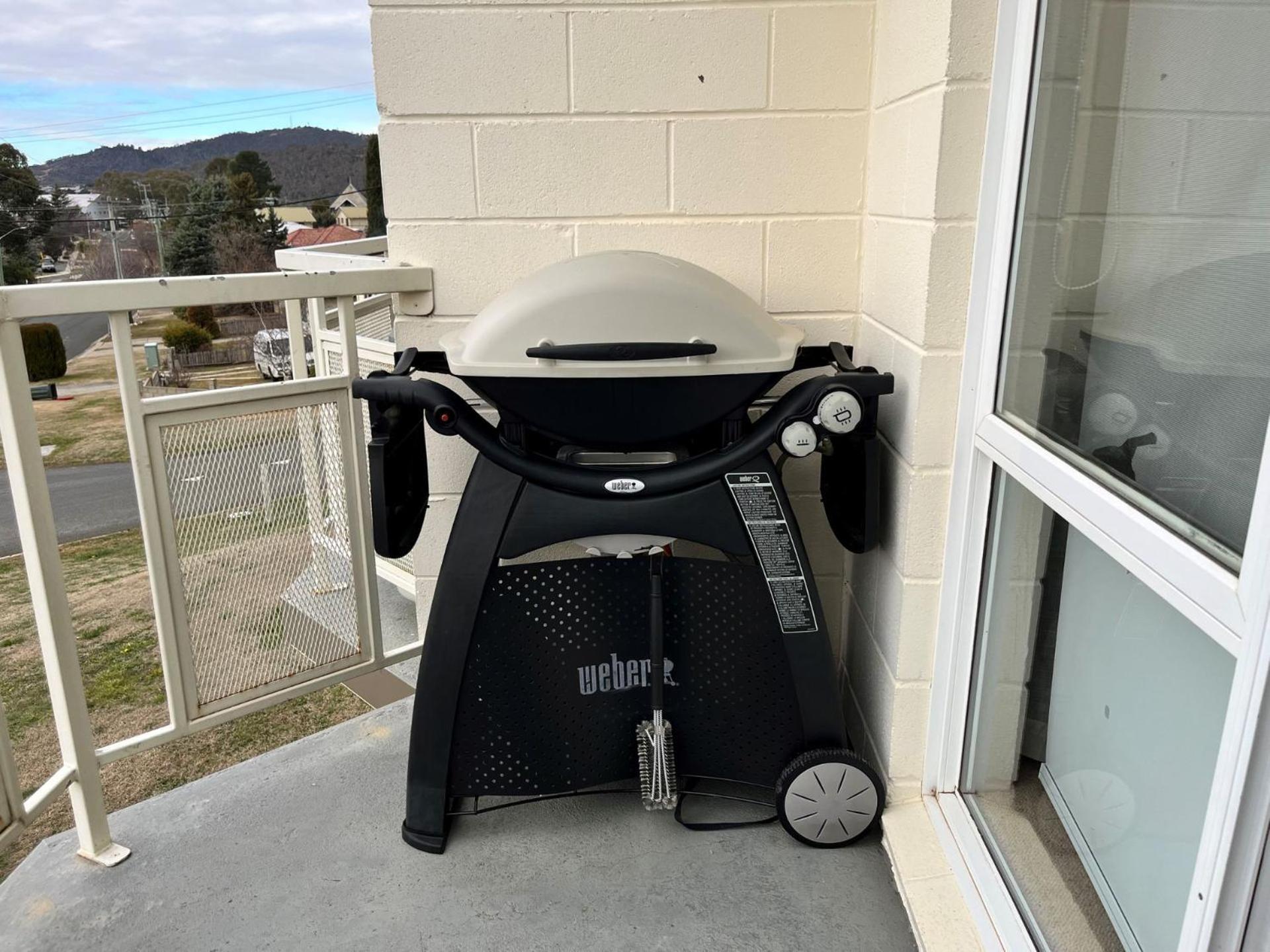 Parkwood 5 - 2BR Split Level l Spa Bath l BBQ l Central Location l WiFi