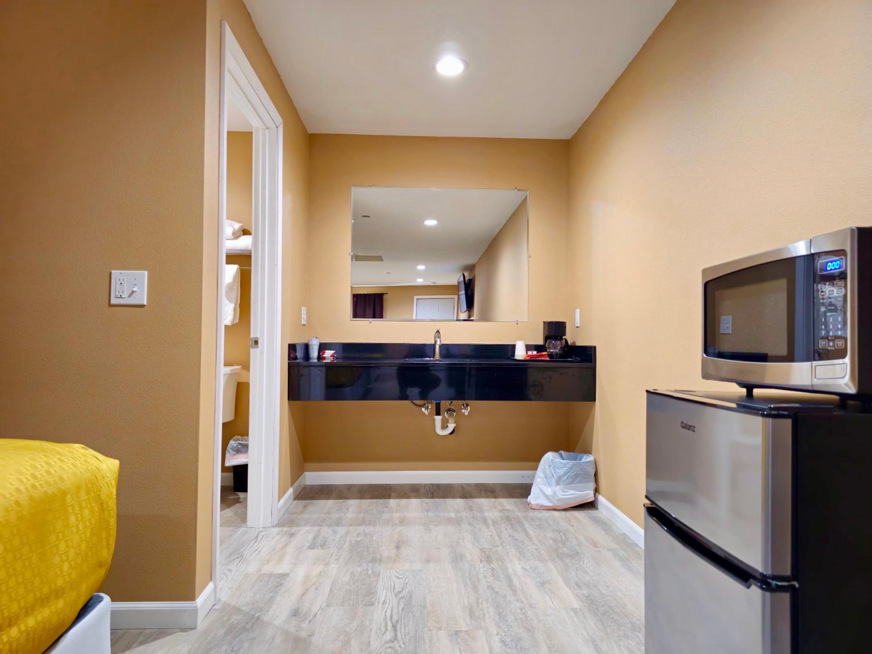 Far West Cabin-Tiny Homes Rental