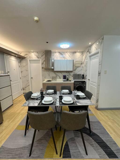 Spacious 2-bedroom Corner Unit across Shangri-La view 2