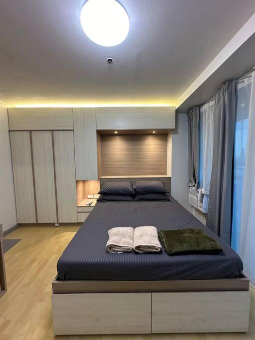 Spacious 2-bedroom Corner Unit across Shangri-La view 5