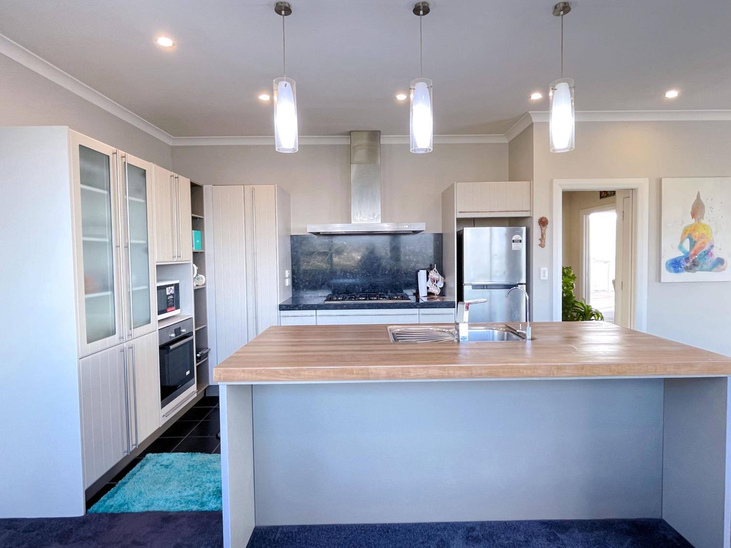 Aotea Beauty,Large, close to Adrenalin forest