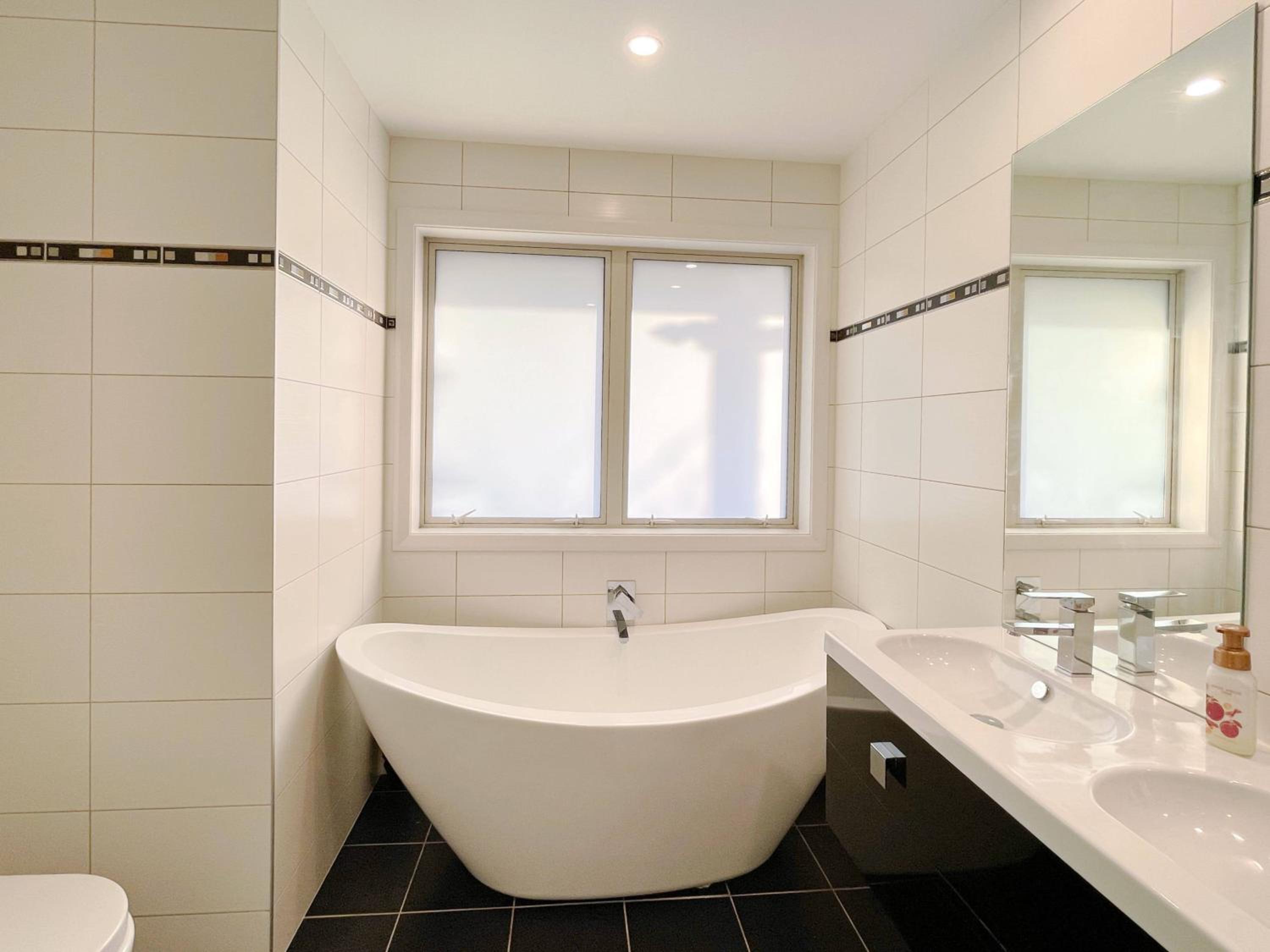 Aotea Beauty,Large, close to Adrenalin forest