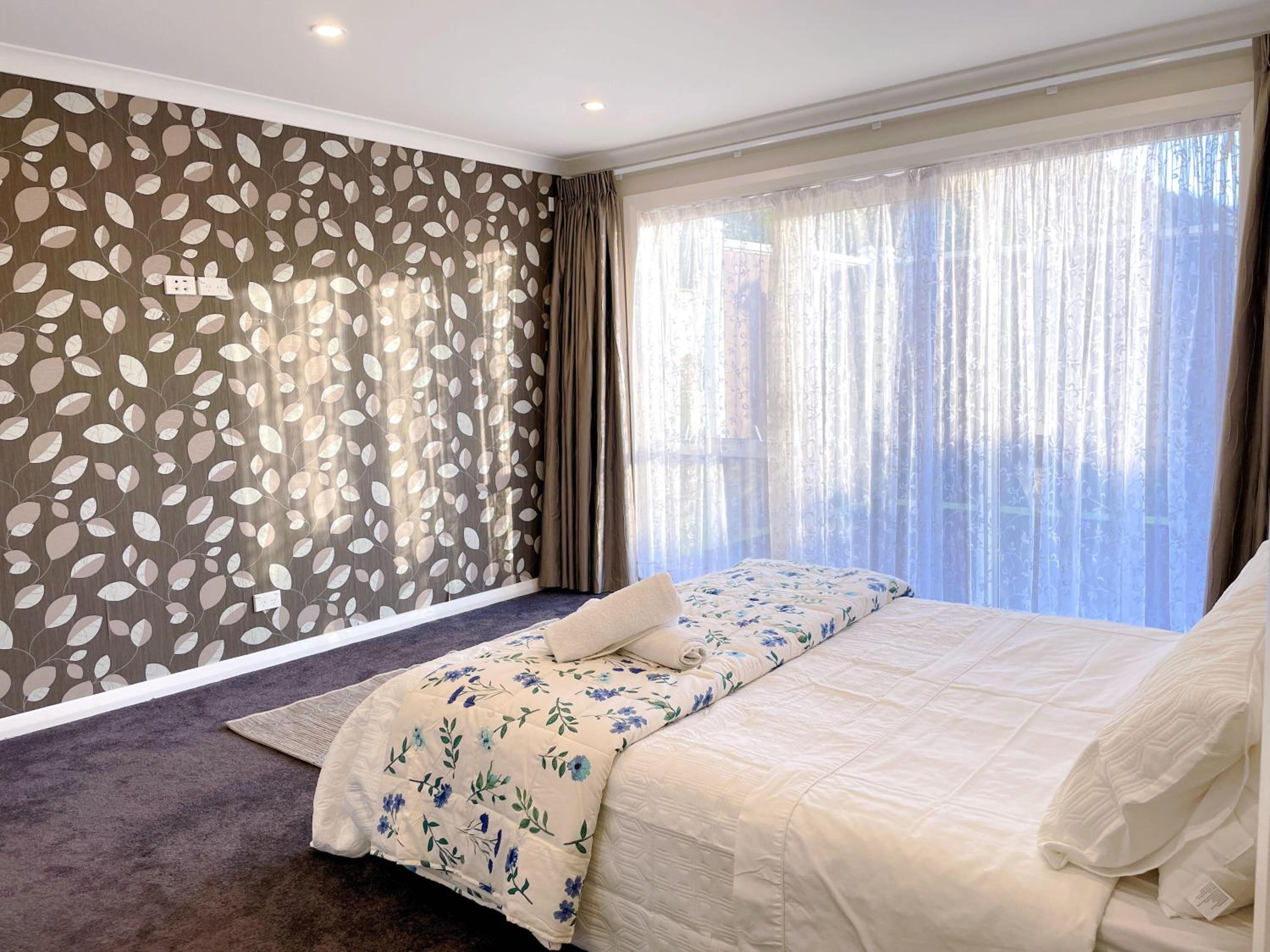 Aotea Beauty,Large, close to Adrenalin forest