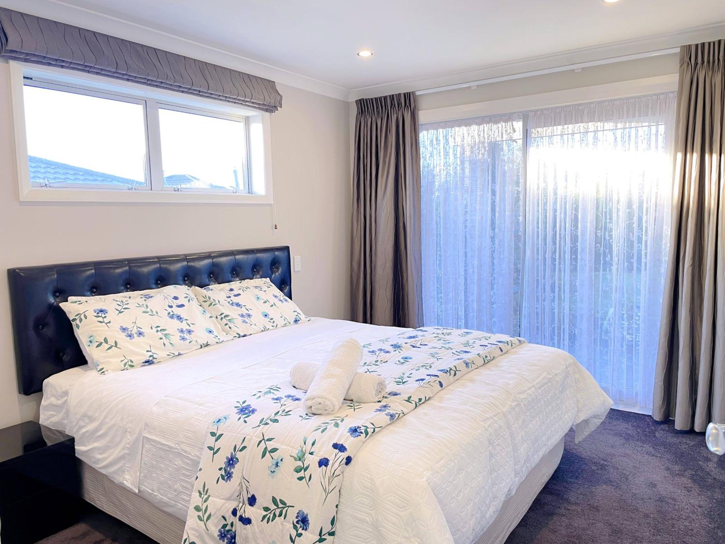 Aotea Beauty,Large, close to Adrenalin forest