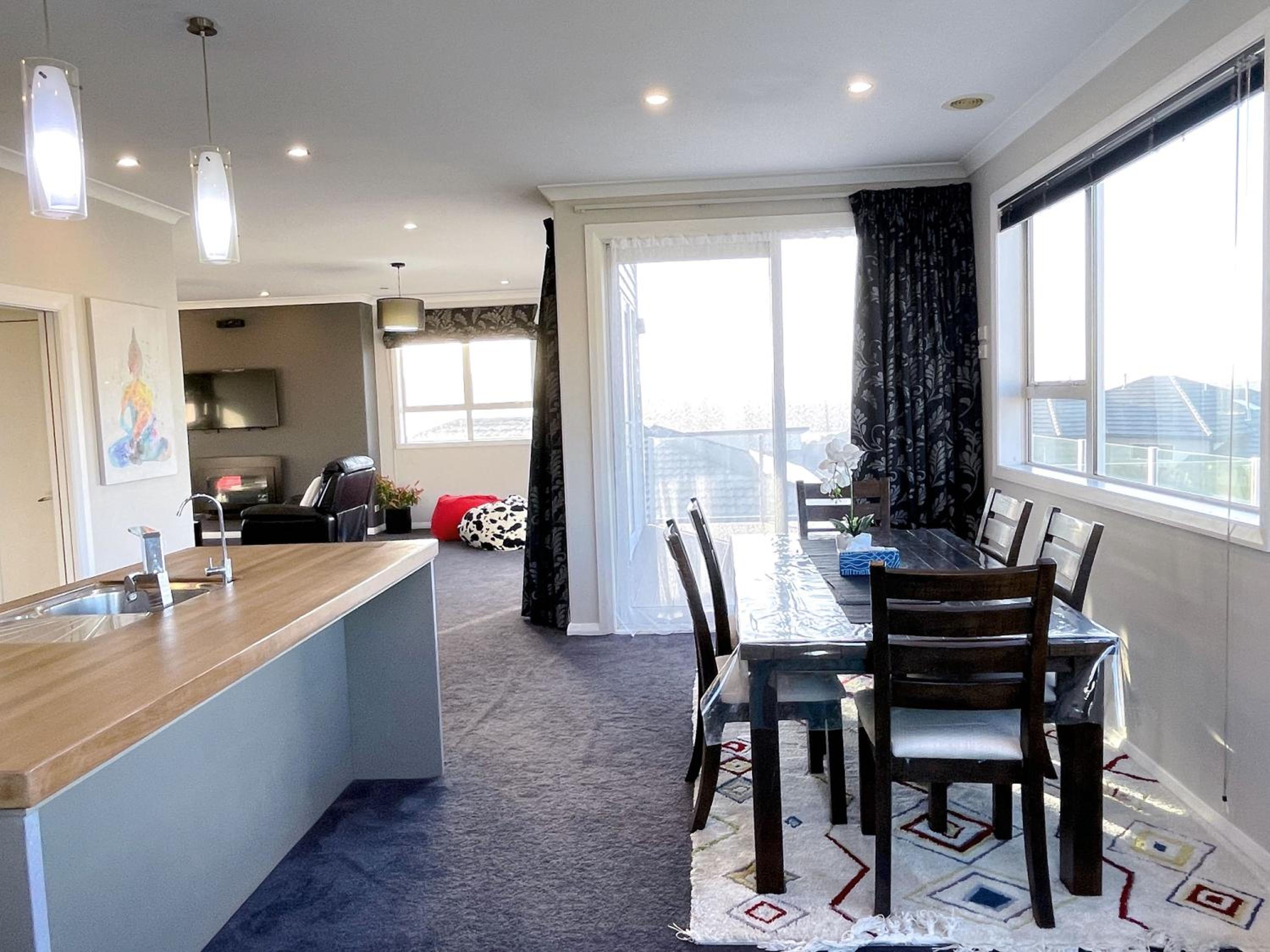 Aotea Beauty,Large, close to Adrenalin forest
