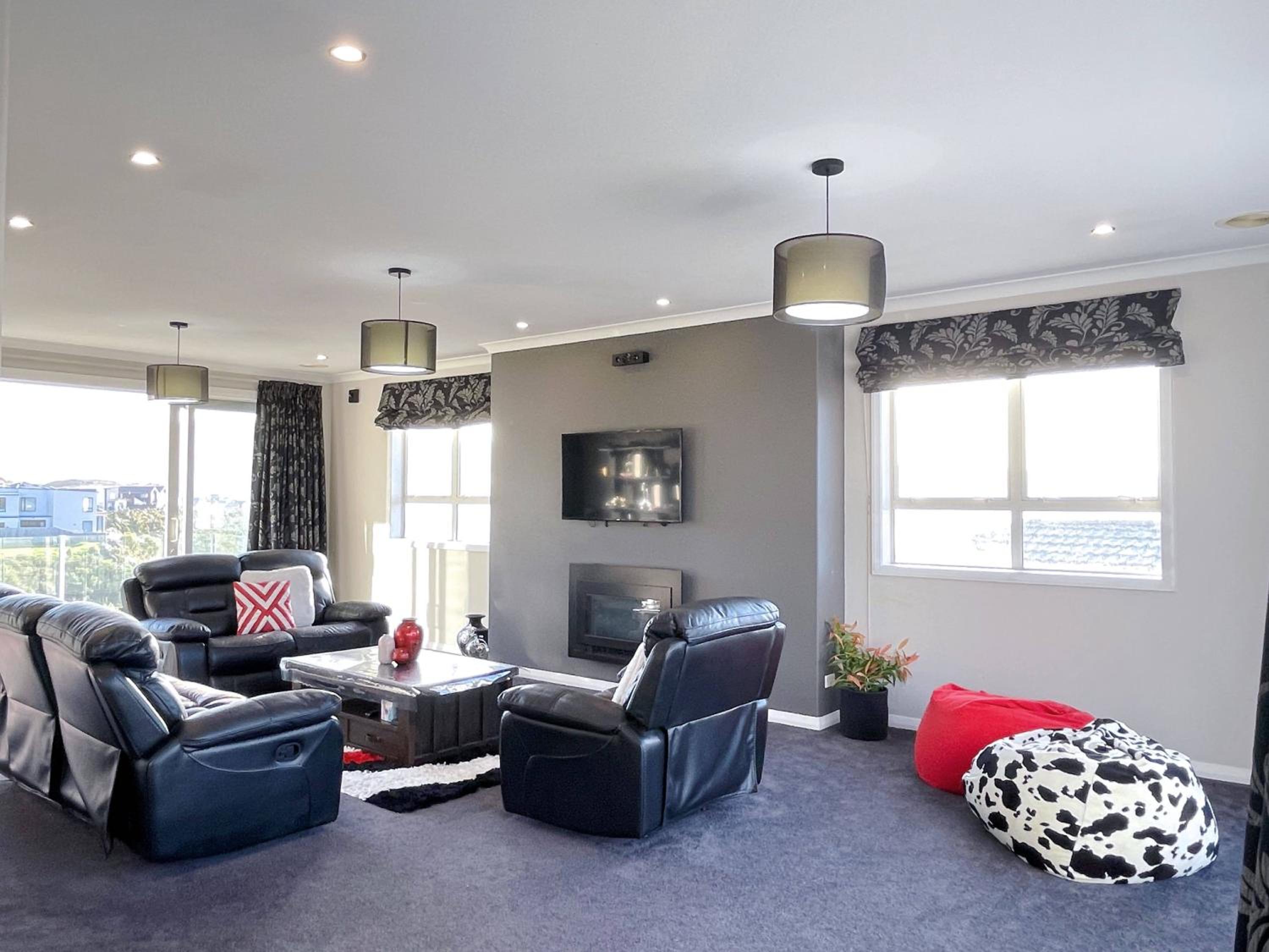 Aotea Beauty,Large, close to Adrenalin forest