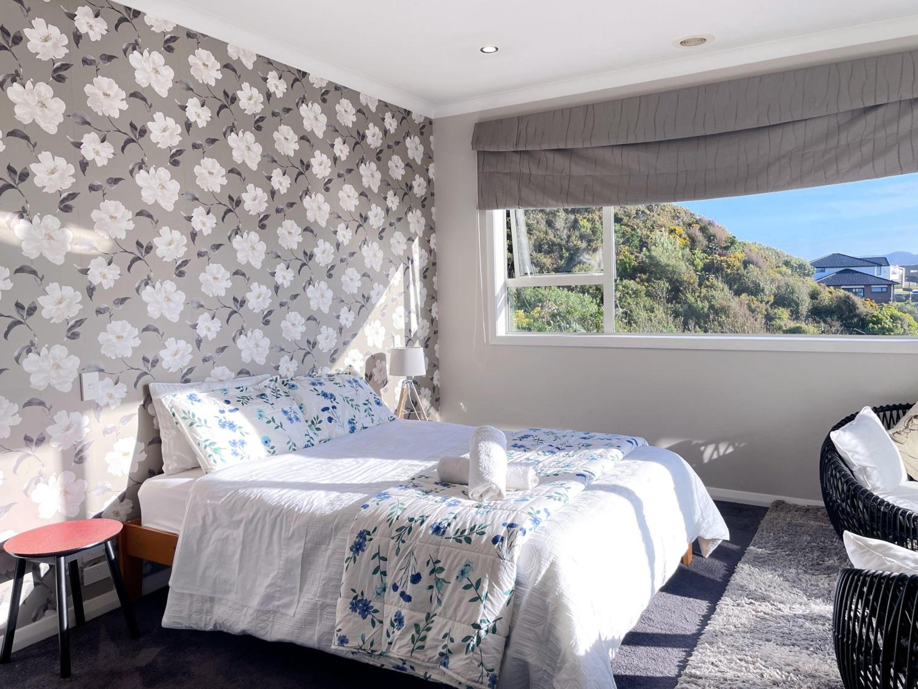 Aotea Beauty,Large, close to Adrenalin forest